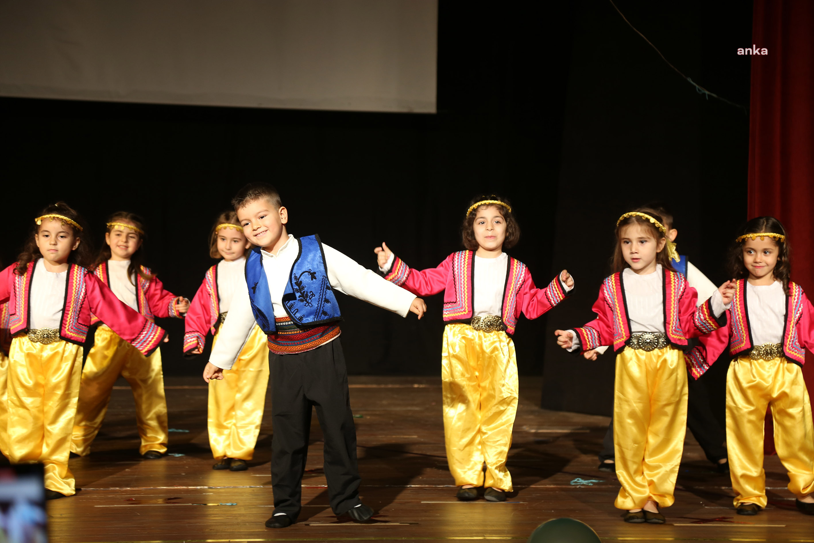 DÖŞEMEALTI BELEDİYESİ EKOLOJİK KREŞ’TE YIL SONU GÖSTERİSİ