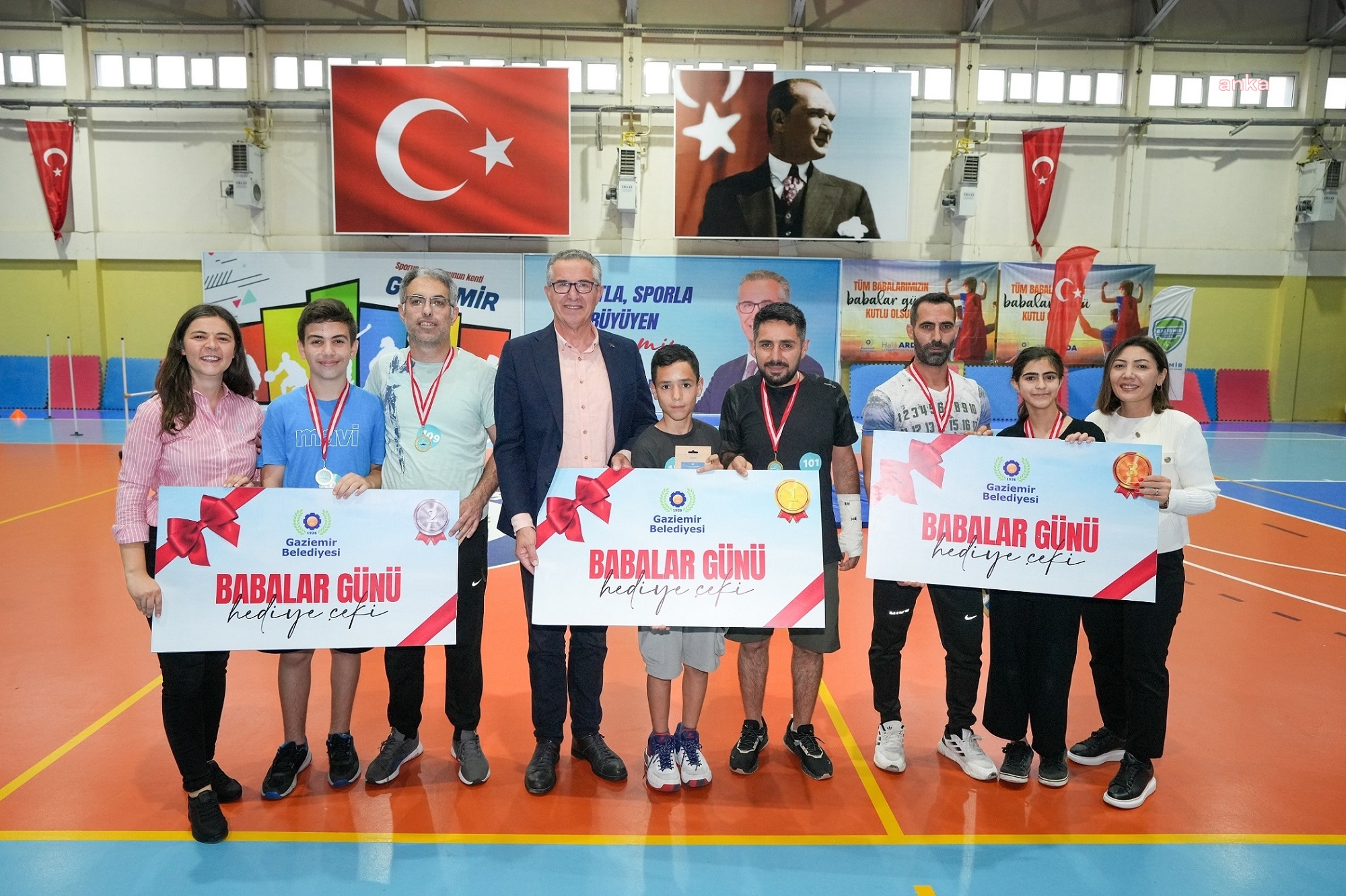 GAZİEMİR’DE BABALAR VE ÇOCUKLARI YARIŞTI