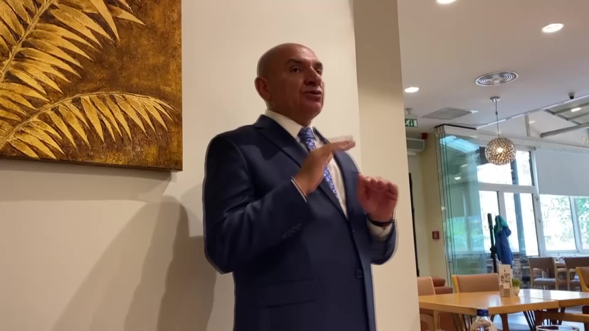 TAHSİN TARHAN: "CHP KURULTAYDA ÖZELEŞTİRİ VEREREK GENLERİNİ YENİLEMELİ"