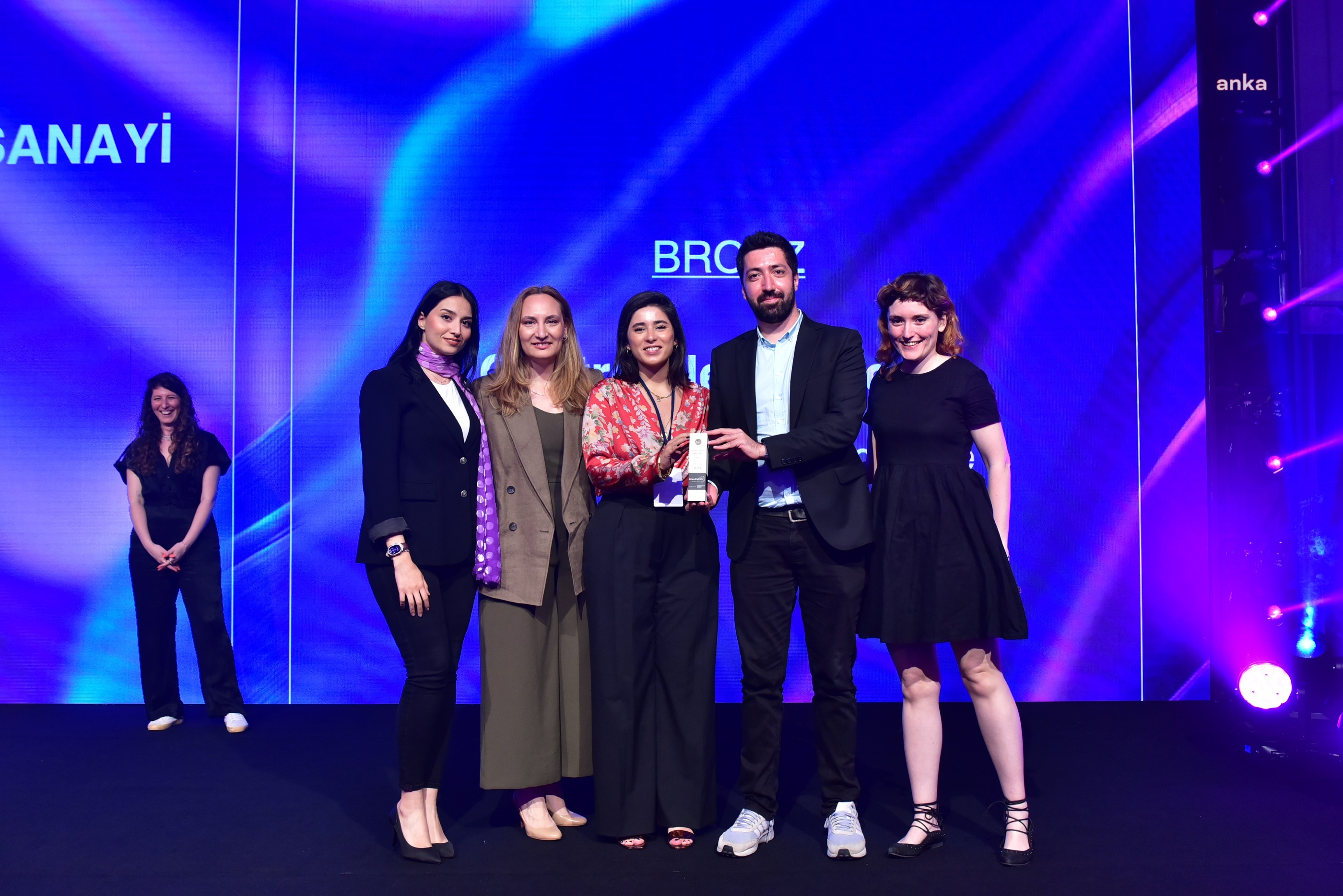 BRANDVERSE AWARDS'TAN CASTROL'E 5 ÖDÜL
