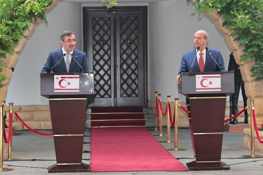 CUMHURBAŞKANI YARDIMCISI YILMAZ, KKTC’Yİ ZİYARET ETTİ: “AVRUPA BİRLİĞİ DE KIBRIS TÜRK TARAFINI AZINLIK OLARAK GÖRME GAFLETİNDE DAHA FAZLA ISRAR ETMEMELİDİR”