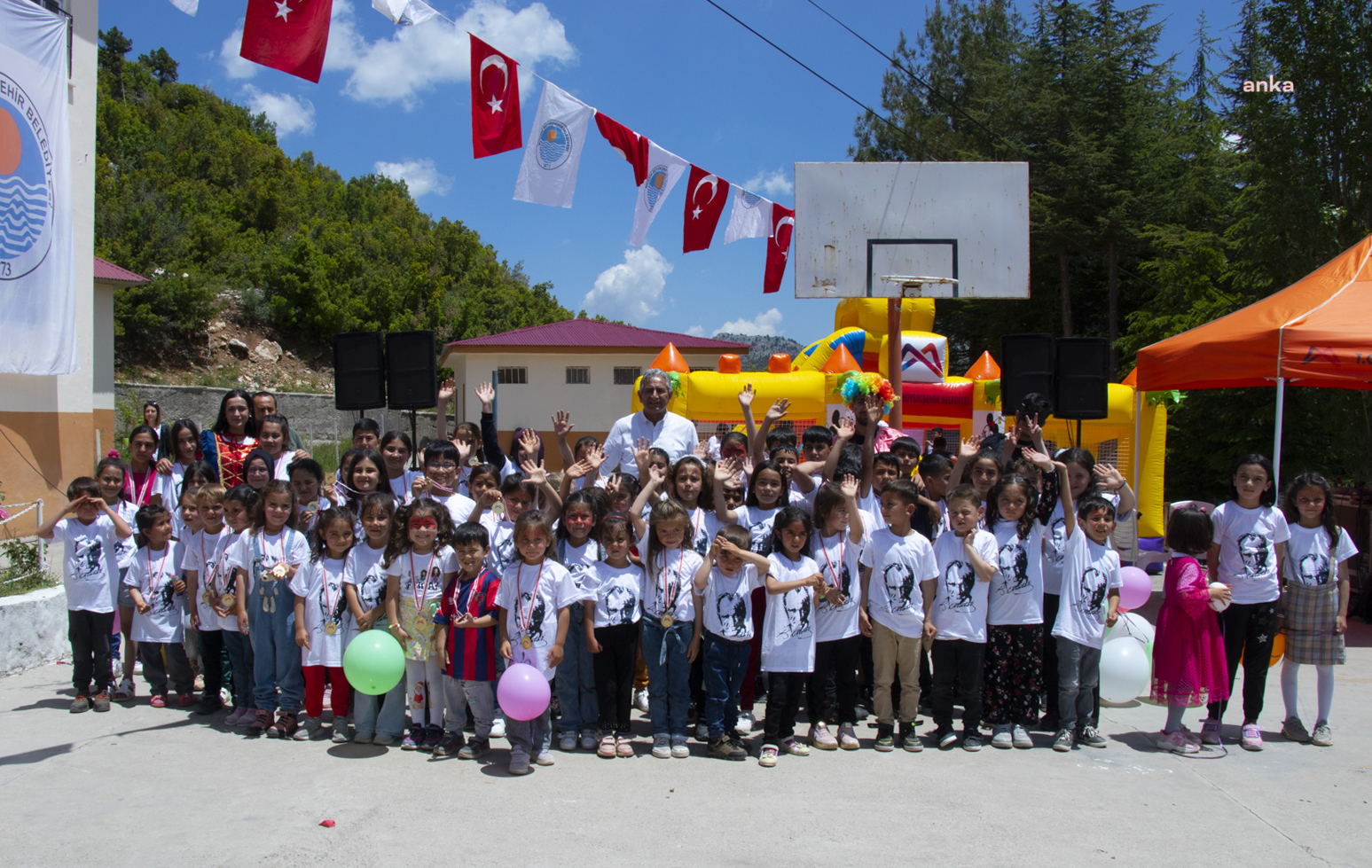 MERSİN BÜYÜKŞEHİR, BAHAR ŞENLİKLERİNİ ÇOCUKLARIN AYAĞINA GÖTÜRÜYOR