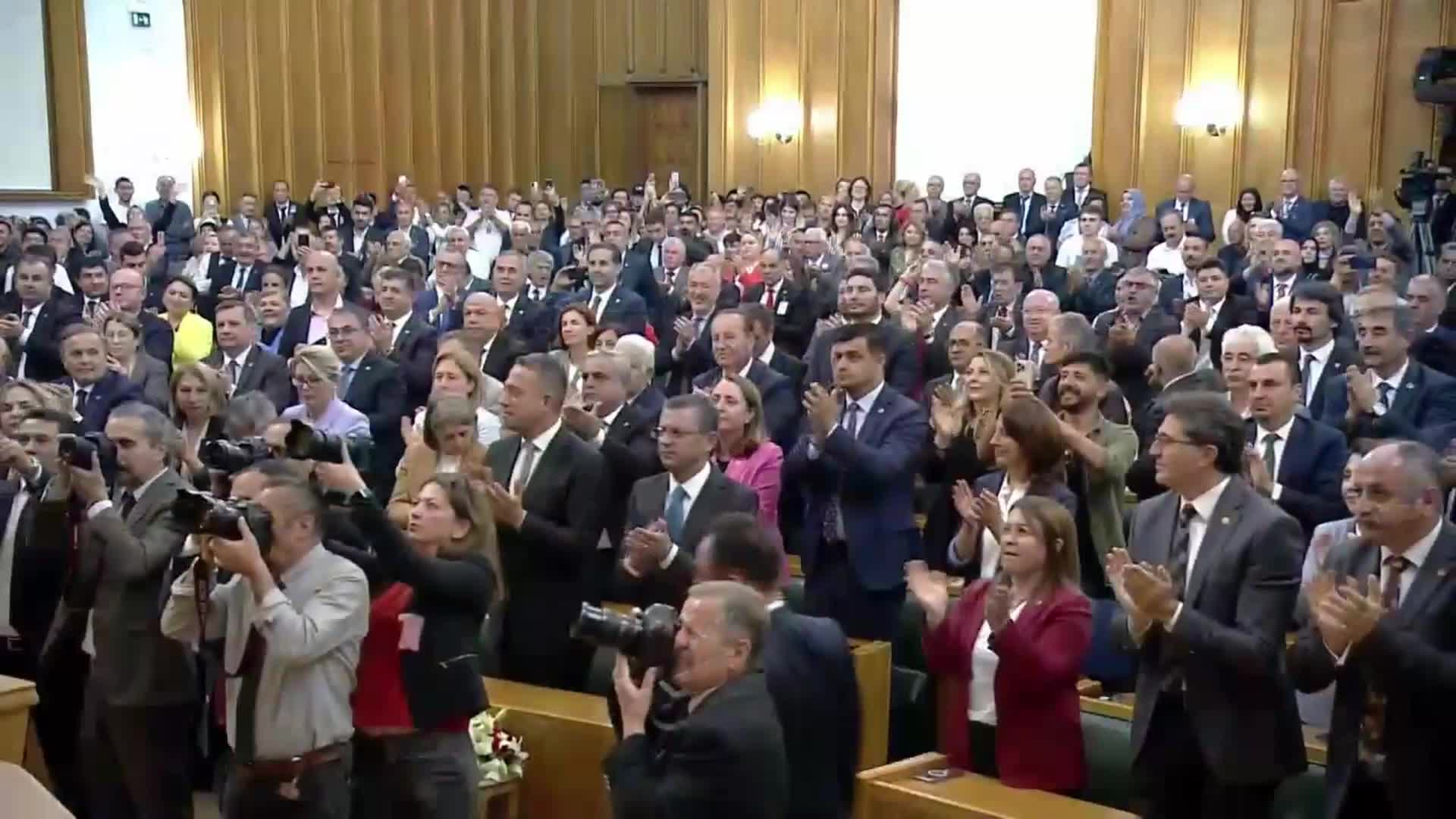KILIÇDAROĞLU: “DEĞİL ALTILI MASA, TÜRKİYE’NİN AYDINLIĞA ÇIKMASI İÇİN GEREKİRSE 16’LI MASA KURACAĞIM. YETER Kİ TÜRKİYE’Yİ AYDINLIĞA ÇIKARALIM”