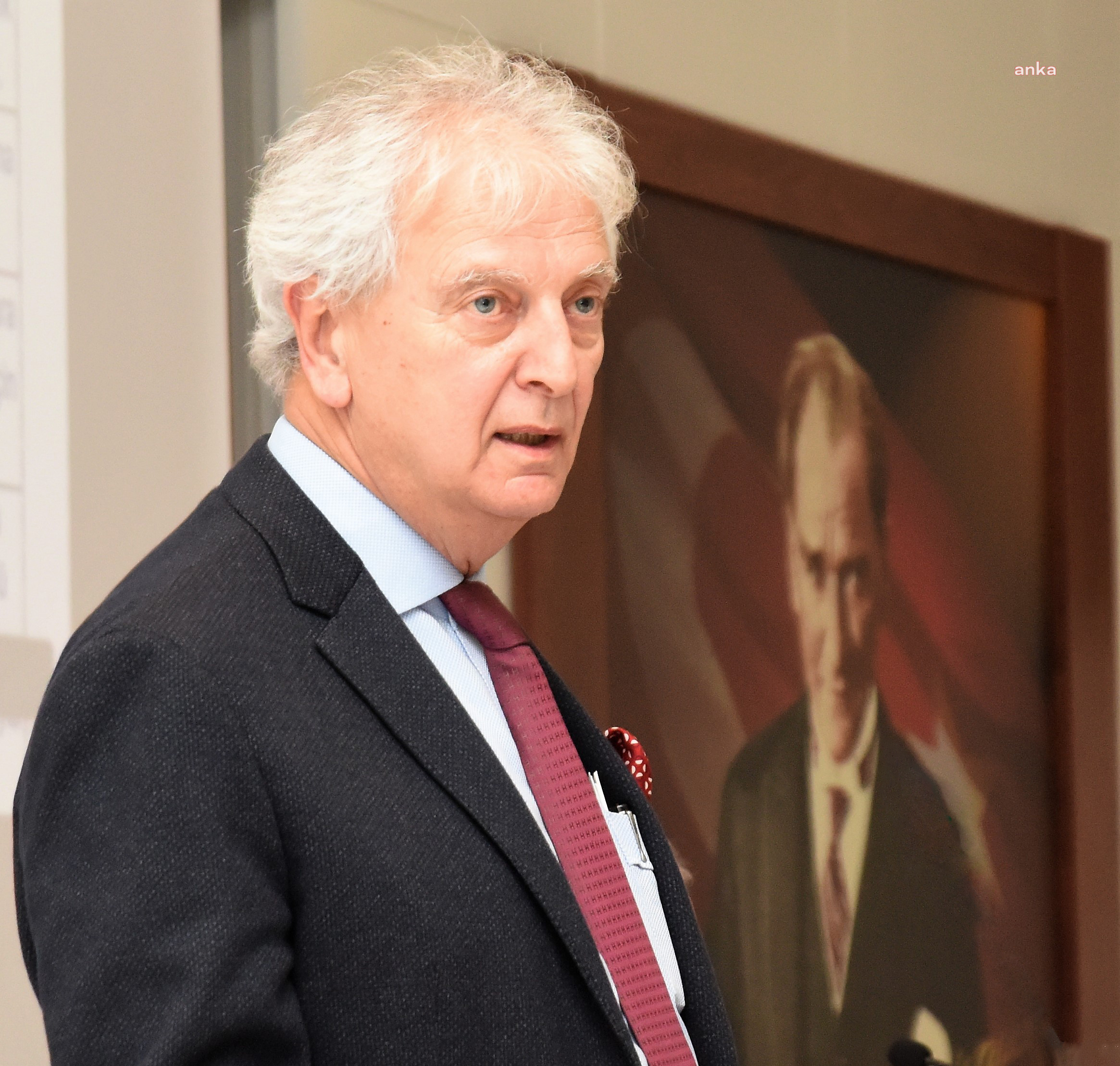 İZMİR İŞ DÜNYASI YENİ ASGARİ ÜCRETİ DEĞERLENDİRDİ… YORGANCILAR: “YÜZDE 34’LÜK ARTIŞ ÖNEMLİ, ANCAK ENFLASYONLA MÜCADELEDE DE İVEDİ ADIMLAR ATILMALI”