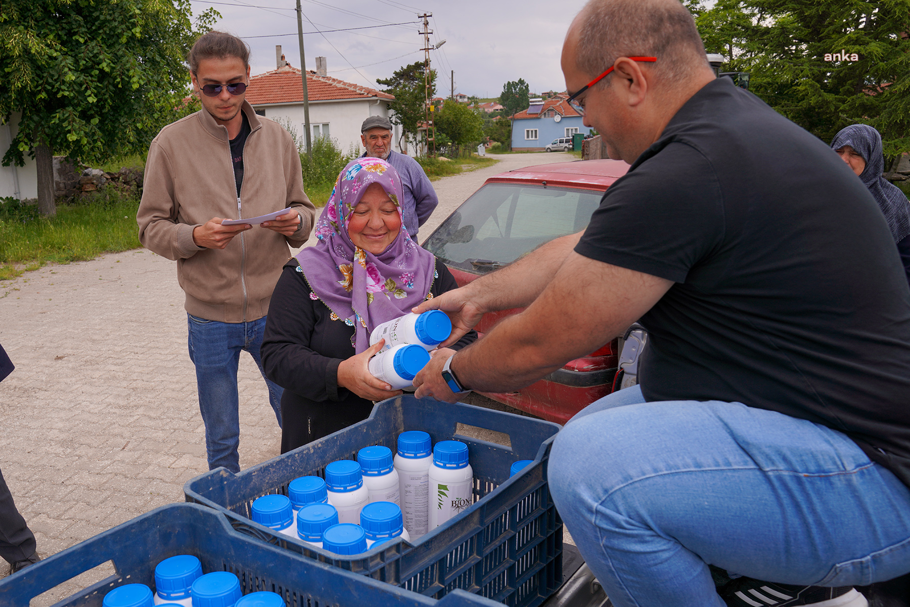 TEPEBAŞI BELEDİYESİ'NDEN KÜÇÜK ÜRETİCİYE DESTEK