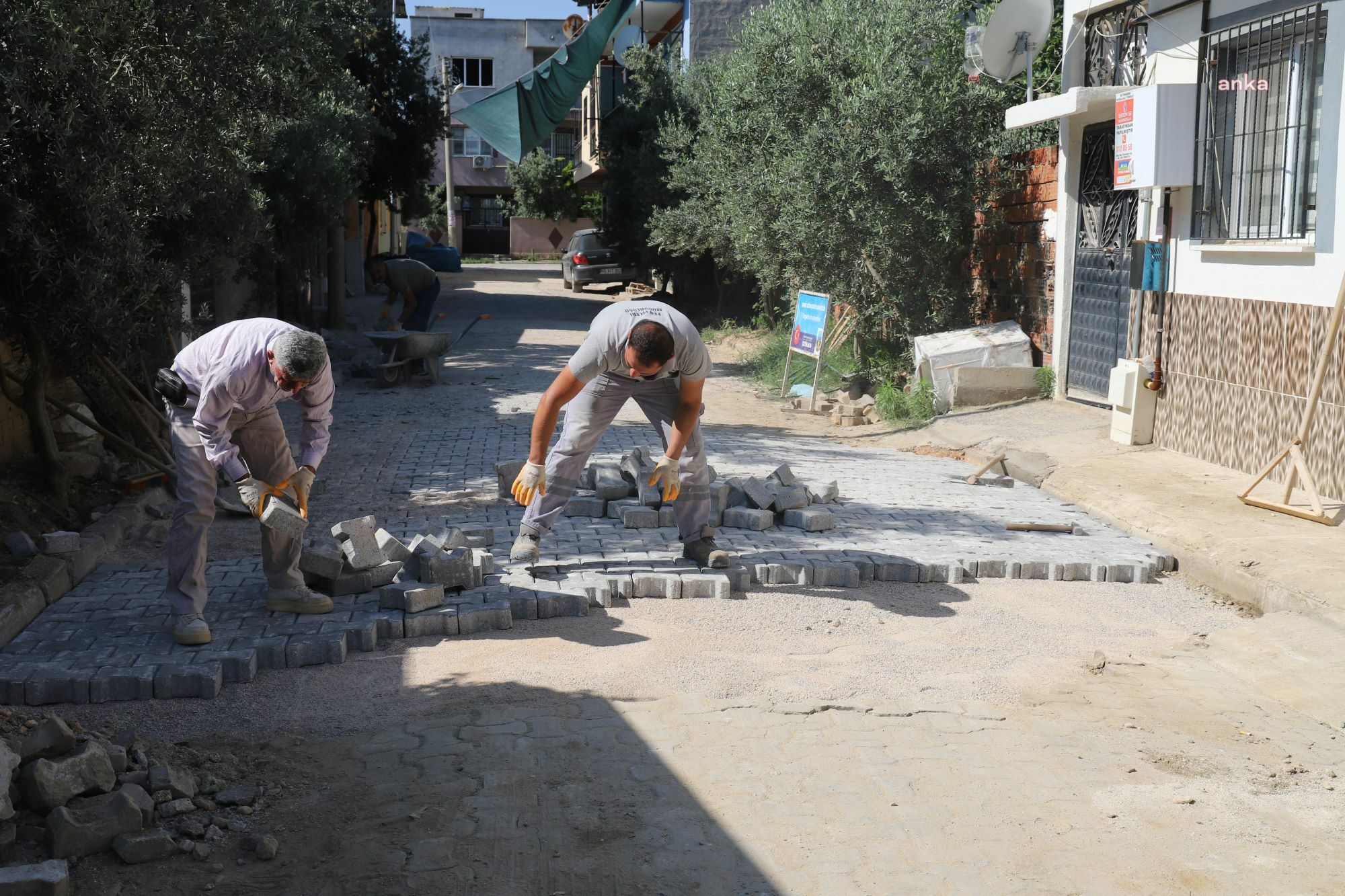 TURGUTLU BELEDİYESİ EKİPLERİNDEN İLÇE GENELİNDE YOĞUN MESAİ