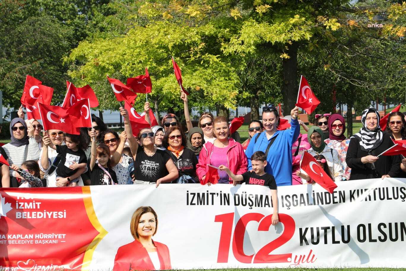 İZMİT BELEDİYE BAŞKANI HÜRRİYET, 102. YIL YÜRÜYÜŞ ETKİNLİĞİNDE KADINLARLA BİR ARAYA GELDİ