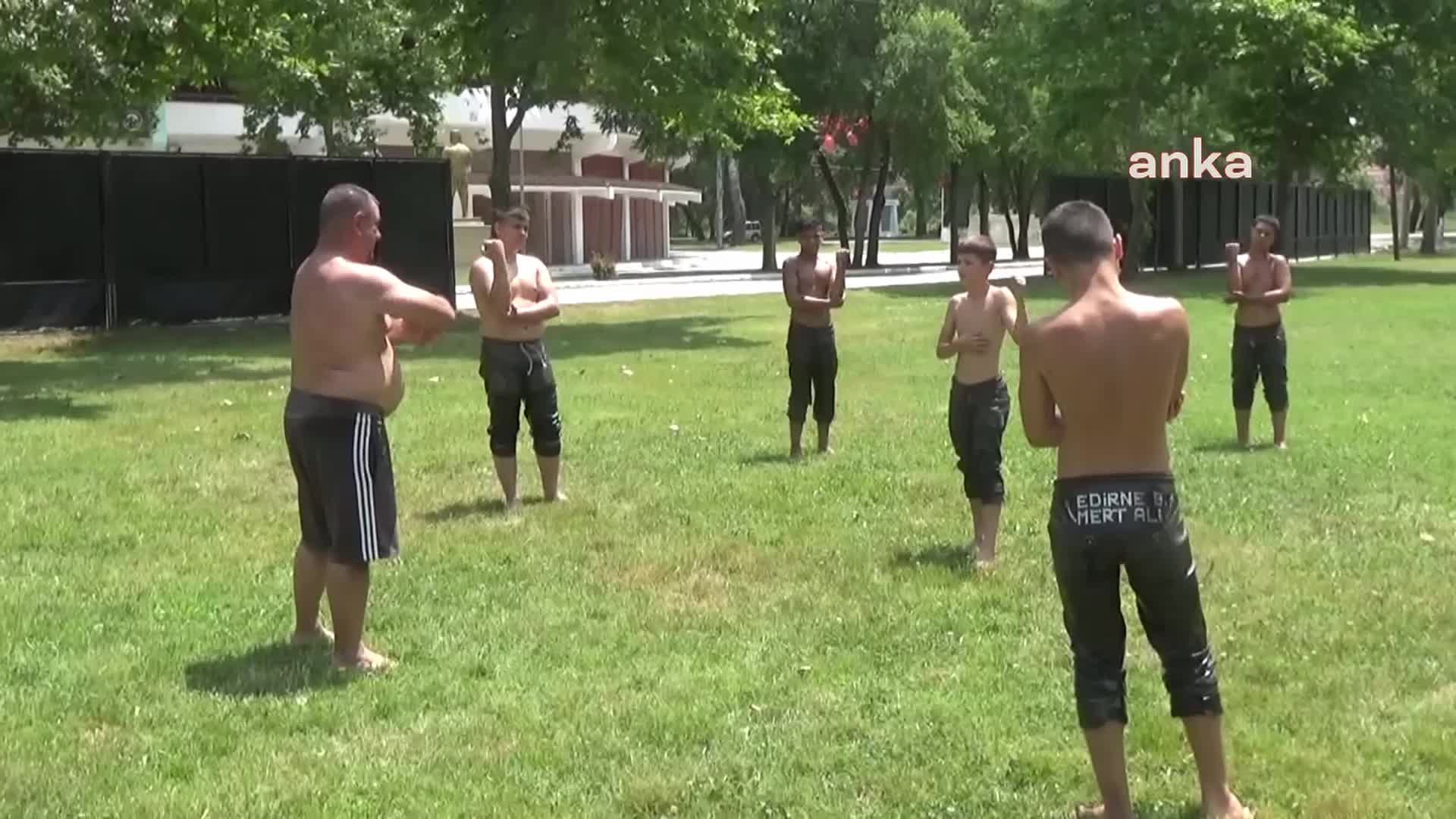 YAĞLI GÜREŞ ANTRENÖRÜ ÇELİK'TEN EDİRNELİ İŞ İNSANLARINA ÇAĞRI: "LÜTFEN BU ATA SPORU GÜREŞE BİR EL ATIN. EDİRNE’DEN DE BİR BAŞPEHLİVAN ÇIKSIN"
