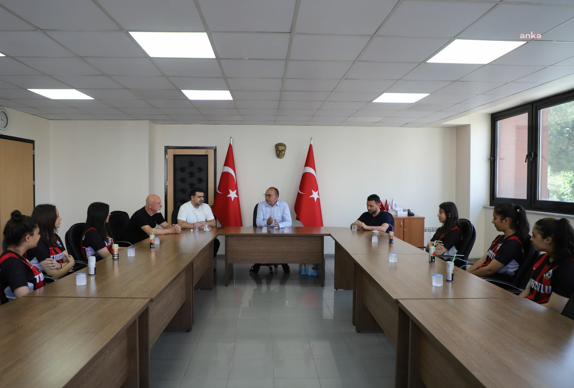 TURGUTLU BELEDİYE BAŞKANI AKIN, MİLLİ TAKIM KAMPINA KATILACAK HENTBOLCULARI AĞIRLADI