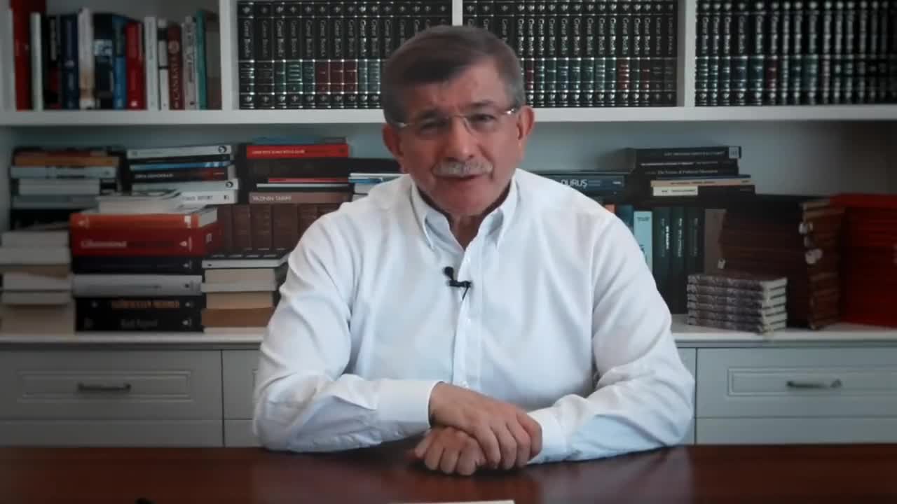 AHMET DAVUTOĞLU'NDAN 'FAİZ ARTIRIMI' YORUMU: "BİR MÜDDET SAYIN ERDOĞAN ORTALIKLARDA GÖZÜKMEYECEK. KARARIN SONUÇLARI OLUMSUZ OLURSA EKONOMİ YÖNETİMİNE YÜKLENECEK"