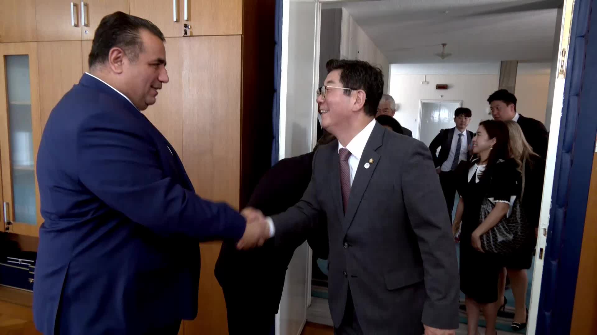 AKP GRUP BAŞKANI GÜLER, GÜNEY KORE HEYETİNİ AĞIRLADI... PARK JAE-HO: “İLK OLARAK ANITKABİR’İ ZİYARET ETTİK. TÜRKİYE’NİN ASKER GÖNDERMESİ SAYESİNDE ÖZGÜR BİR ÜLKE OLDUK”