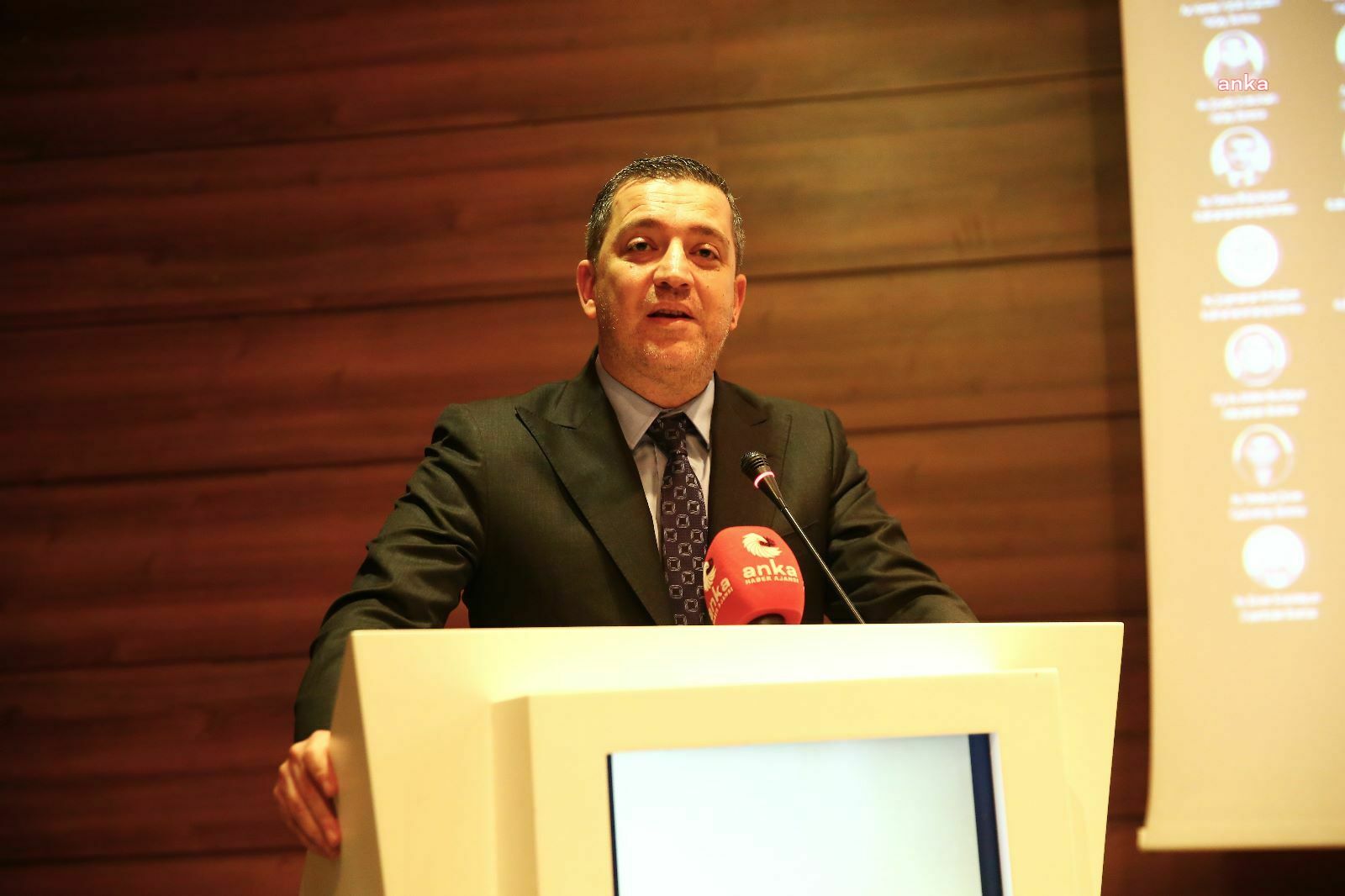 BAROLAR BİRLİĞİ BAŞKANI SAĞKAN’DAN HUKUKÇU MİLLETVEKİLLERİNE MEKTUP: “SİZDEN ACİL BEKLENTİMİZ; AVUKATLIK MESLEĞİNİN DERİNLEŞEN SORUNLARINI VE BU SORUNLARA İLİŞKİN ÇÖZÜM ÖNERİLERİMİZİ SONUÇ ALACAK ŞEKİLDE MECLİS GÜNDEMİNE GETİRMENİZDİR”
