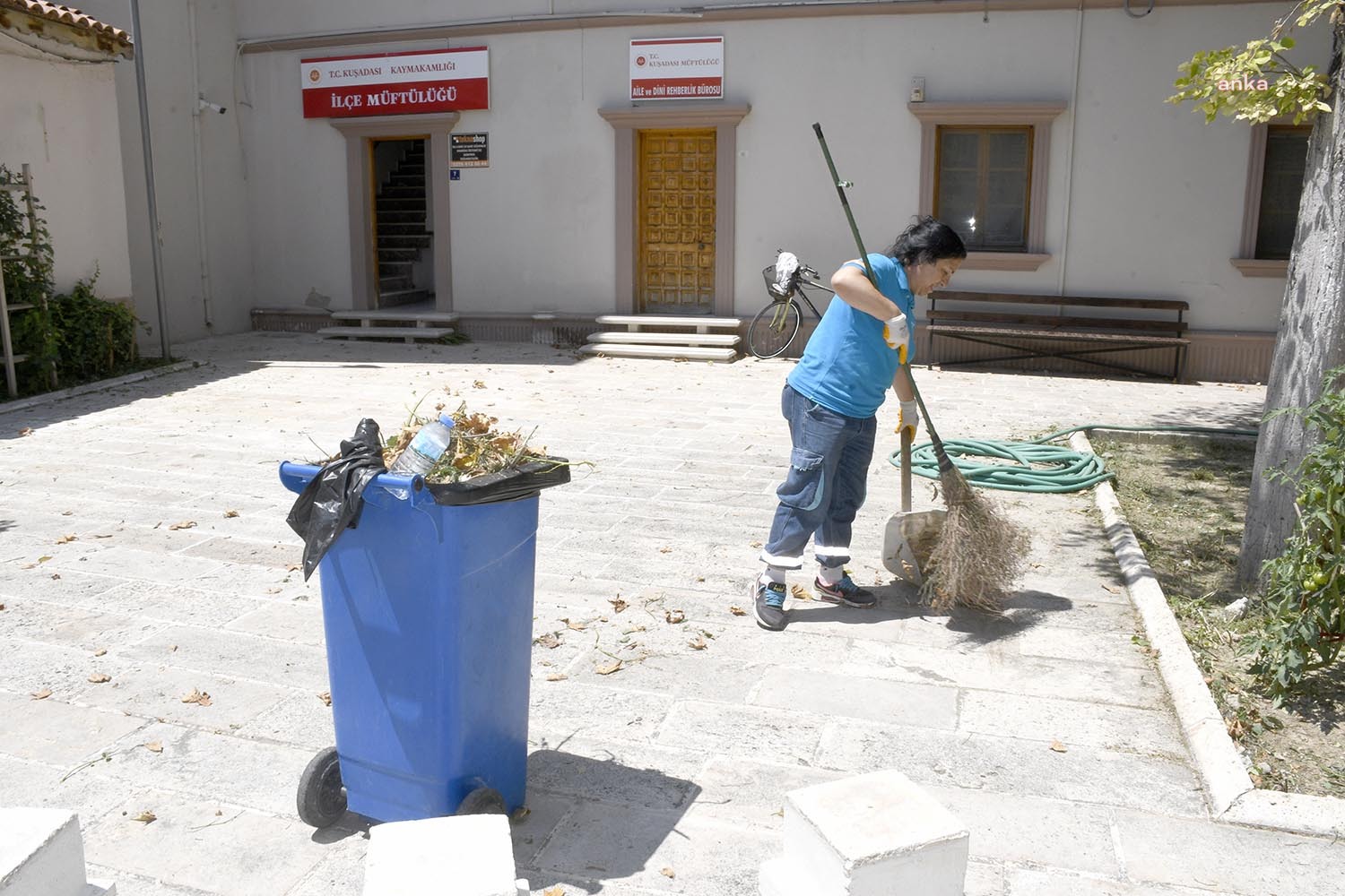 KUŞADASI BELEDİYESİ, KENTİ BAYRAMA HAZIRLIYOR