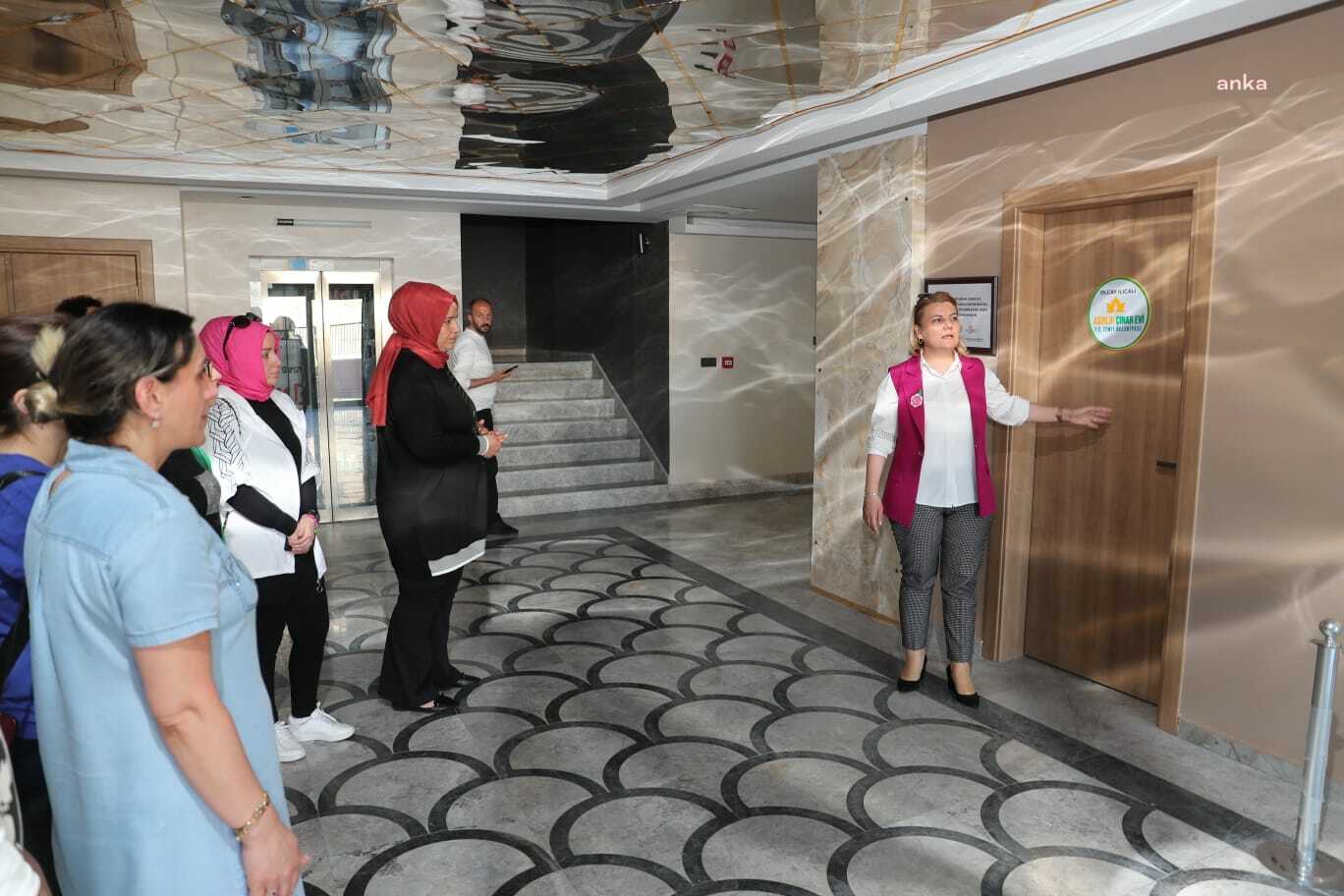 İZMİT BELEDİYE BAŞKANI HÜRRİYET, KURUÇEŞME YAŞAM MERKEZİ’Nİ GİRİŞİMCİ KADINLARA TANITTI