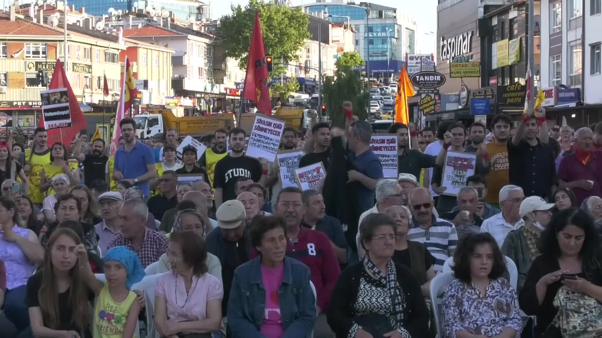 MADIMAK KATLİAMI, YIL DÖNÜMÜNDE TUZLUÇAYIR’DA ANILDI: “30 YIL GEÇMESİNE RAĞMEN, KATLİAMIN HESABI VERİLMEMİŞ, ARKASINDAKİ GERÇEK SORUMLULAR AÇIĞA ÇIKARILMAMIŞ, ADALET YERİNİ BULMAMIŞTIR”