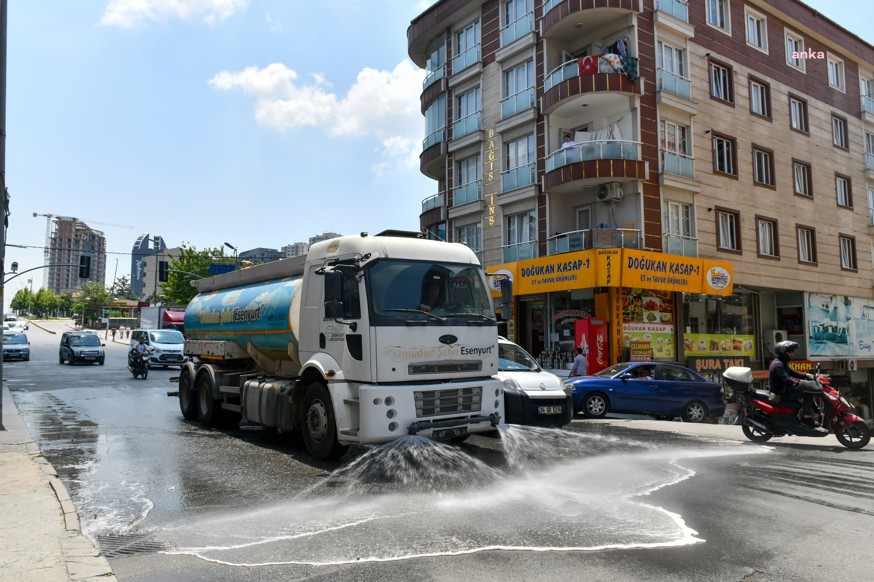 ESENYURT’UN SOKAKLARI KURBAN BAYRAMI’NA HAZIRLANDI