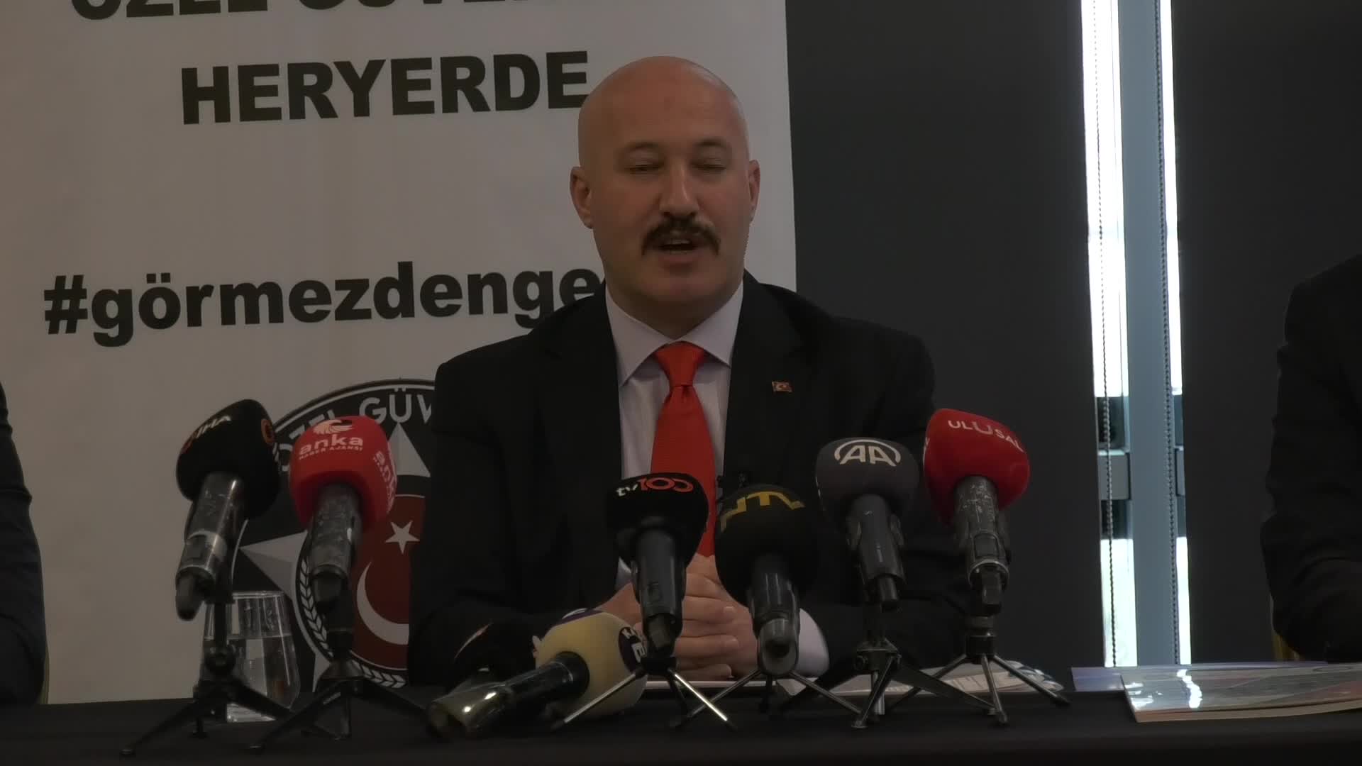 GÜVENLİK-İŞ SENDİKASI GENEL BAŞKANI ÇAĞIRICI: “ÖZEL GÜVENLİK GÖREVLİLERİ BİR YIL ÜZERİ CEZA ALDIĞI ZAMAN ÇALIŞMA İZNİMİZ OLAN KİMLİK KARTIMIZ İPTAL EDİLİYOR. HERKESİ KORURKEN KENDİMİZİ GÜVENDE HİSSEDEMEZ HALE GELDİK”