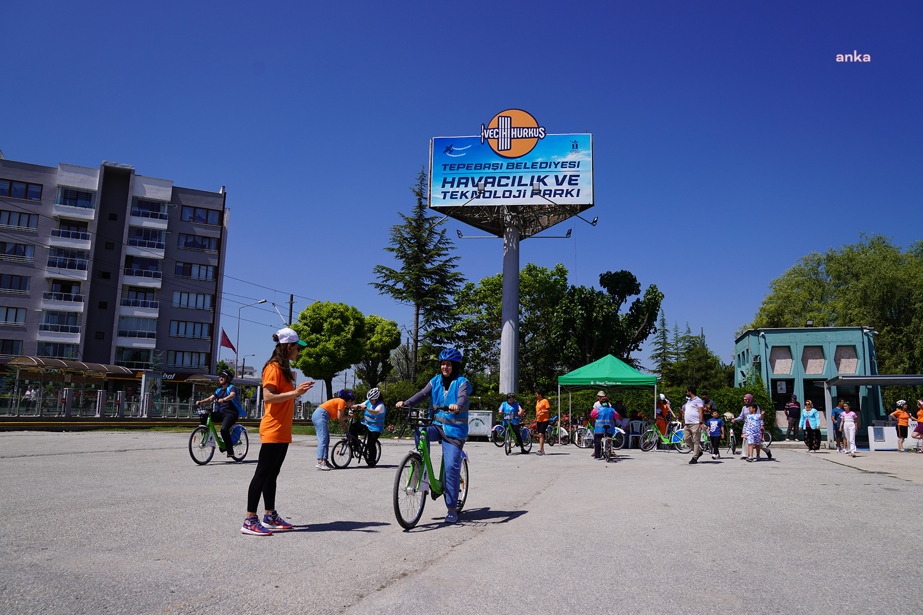 TEPEBAŞI'NDA 'KADINLARLA PEDALLIYORUZ BİSİKLET OKULU'NUN EĞİTİCİ EĞİTİMLERİ TAMAMLANDI