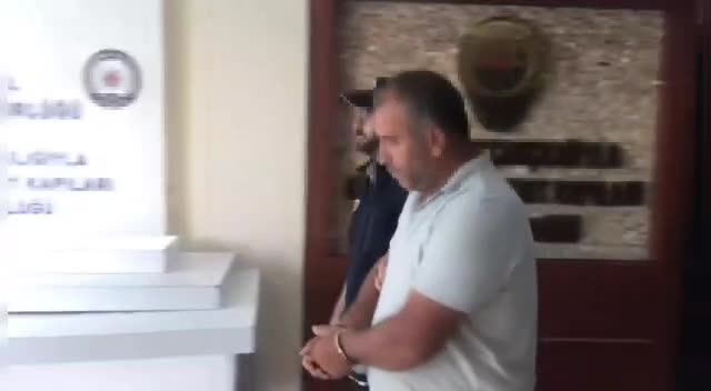 İSTANBUL HADIMKÖY GİŞELERİ'NDE DURDURULAN 2 ARAÇTA 18 KAÇAK GÖÇMEN YAKALANDI