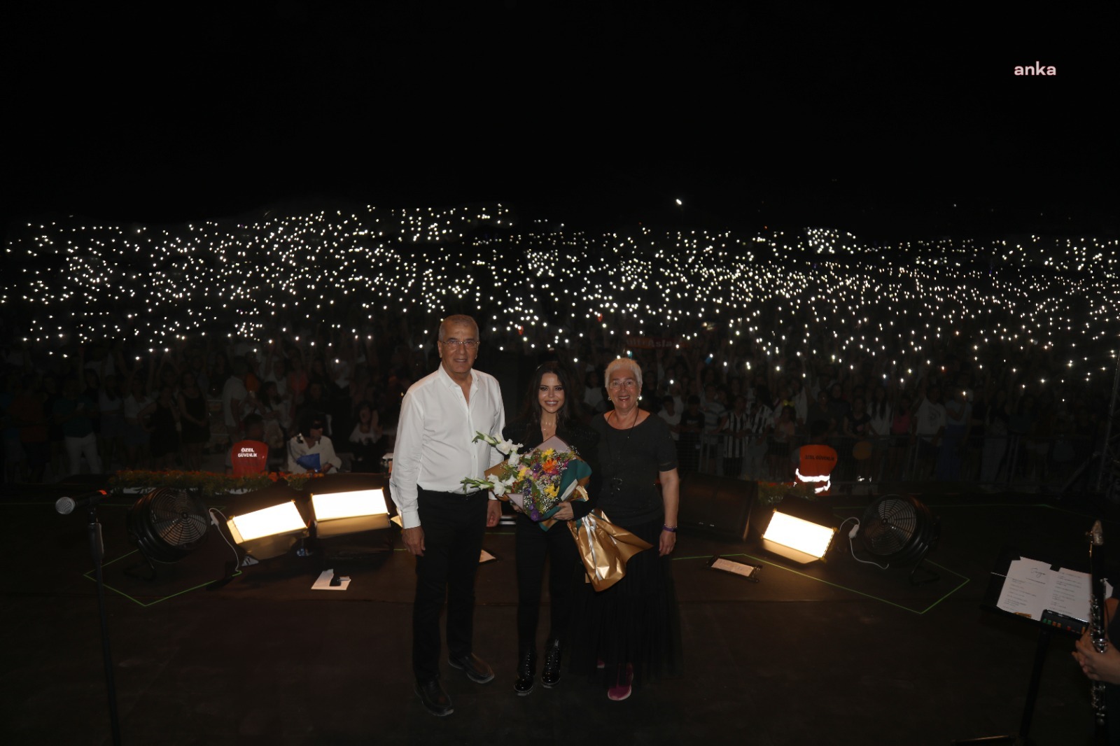 MEZİTLİ ULUSLARARASI SOLİ GÜNEŞ FESTİVALİ, SİMGE'NİN KONSERİYLE FİNAL YAPTI