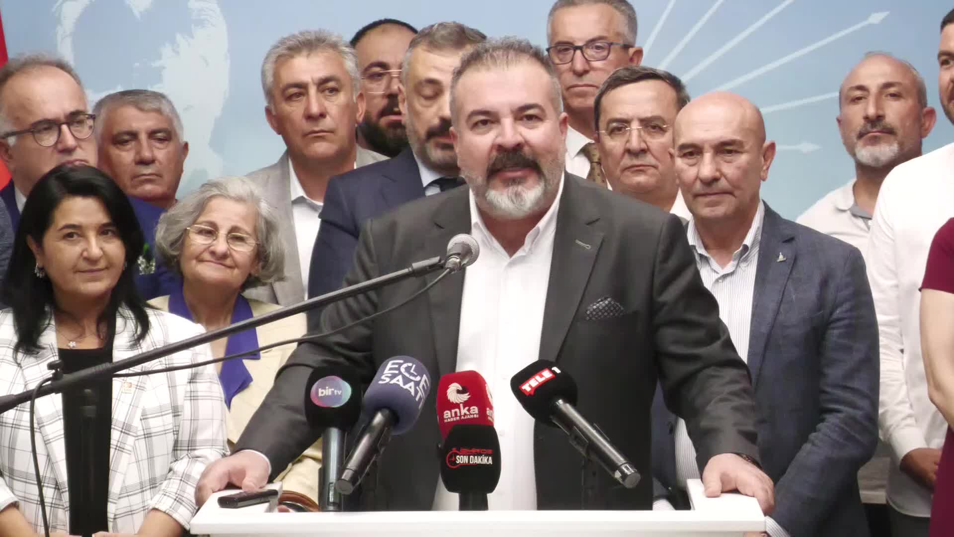 CHP İZMİR’DE BAYRAMLAŞMA TÖRENİ... DEVRİM BARIŞ ÇELİK: BU SEÇİM DÖNEMİNİ BİZİM İÇİN YENİDEN ŞAHLANIŞIN BAŞLANGICI OLARAK KABUL ETMEK GEREKİYOR.