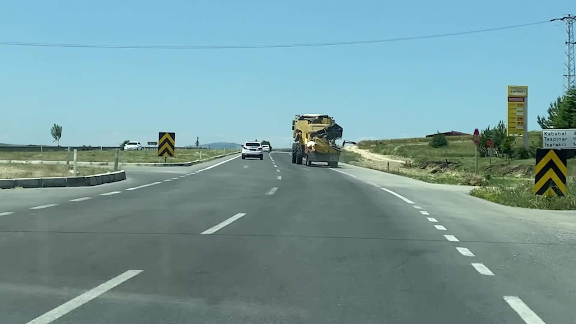 YOZGAT’TA HASAT BAŞLADI, BAYRAM TATİLİ İÇİN YOLA ÇIKAN SÜRÜCÜLERİN DİKKATLİ OLMALARI İSTENDİ