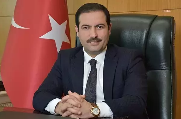 TATVAN BELEDİYE BAŞKANI MEHMET EMİN GEYLANİ: "SİNAN AYGÜL'ÜN AİLESİ VE SEVENLERİ BAŞTA OLMAK ÜZERE TÜM TATVAN HALKINDAN TATVAN BELEDİYE BAŞKANI OLARAK ÜZÜNTÜLERİMİ BELİRTİP ÖZÜRLERİMİ DİLİYORUM"