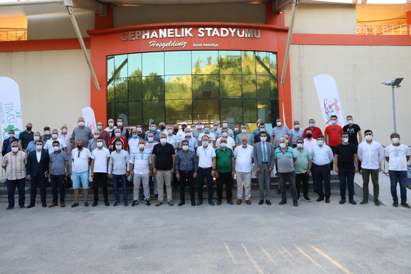 İZMİT BELEDİYESİ'NDEN KULÜPLERE MALZEME DESTEĞİ MÜJDESİ