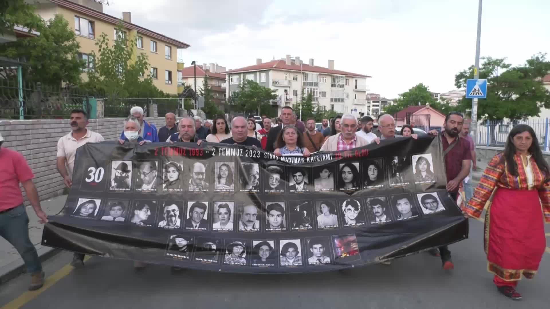 PİR SULTAN ABDAL KÜLTÜR DERNEĞİ'NDEN MADIMAK ANMASINDAKİ POLİS MÜDAHALESİNE TEPKİ: "TÜM BU SALDIRILAR BİZLERİ YIPRATMAK, BİR KORKU DUVARINA HAPSETMEK İÇİNDİR"
