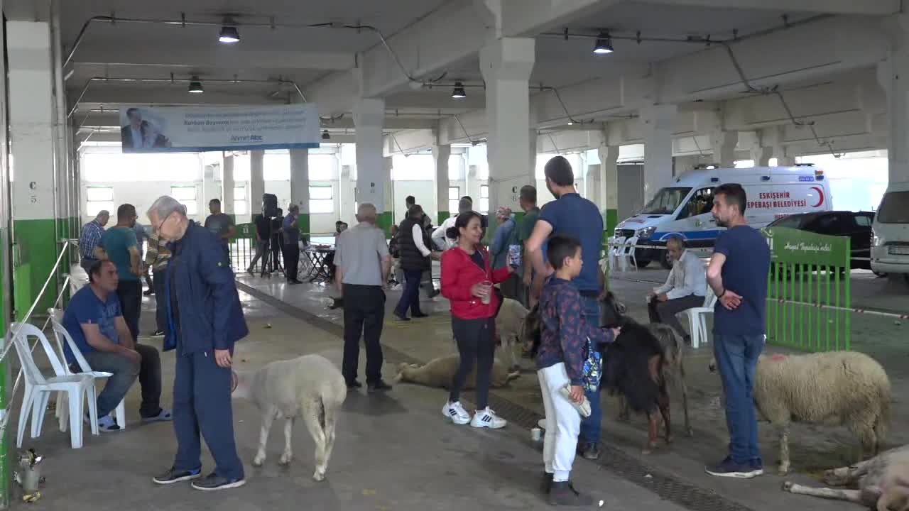TEPEBAŞI BELEDİYESİ'NDEN ÜCRETSİZ KURBAN KESİM HİZMETİ