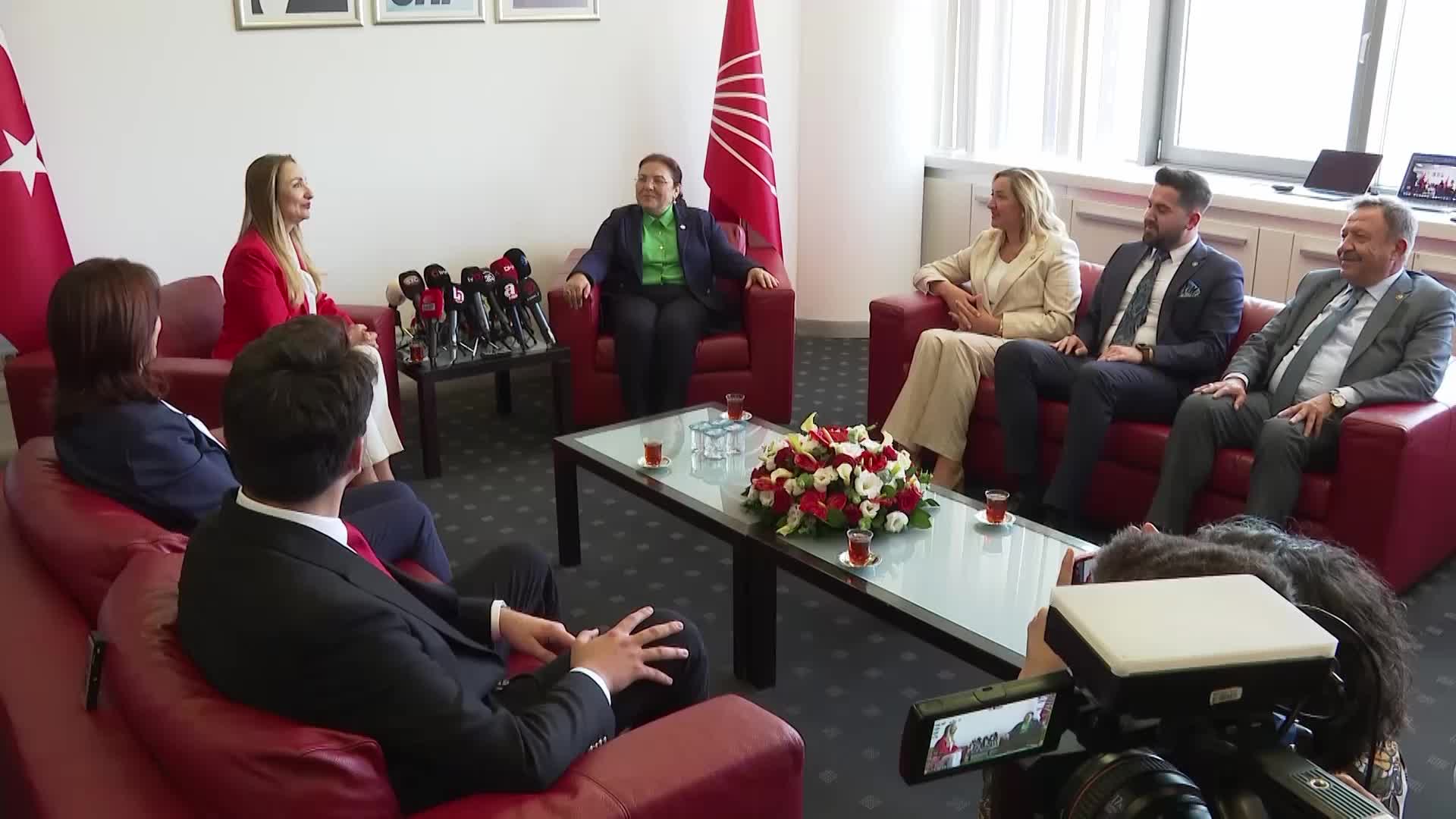 SİYASİ PARTİLERDE BAYRAMLAŞMA ZİYARETLERİ… CHP’Yİ ZİYARET EDEN İYİ PARTİ HEYETİ BAŞKANI YÜKSEL: “İNŞALLAH BU BAYRAM; ÜLKEMİZDE DERİN YOKSULLUĞUN BİTTİĞİ, ADALETİN EŞİT SAĞLANDIĞI, HUKUKUN ÜSTÜN OLDUĞU GÜNLERE VESİLE OLUR”