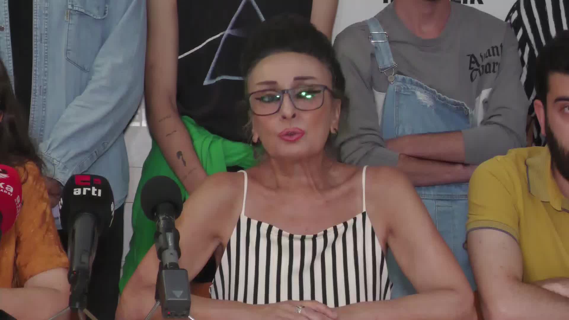 İHD VE ÖHD'DEN İSTANBUL'DA ONUR YÜRÜYÜŞÜ'NDE GÖZALTINA ALINAN İRANLI MÜLTECİ  ELYAS İÇİN ÇAĞRI: "ELYAS'IN SINIR DIŞI EDİLMESİNİ ÖNLEYİN, SERBEST BIRAKIN"