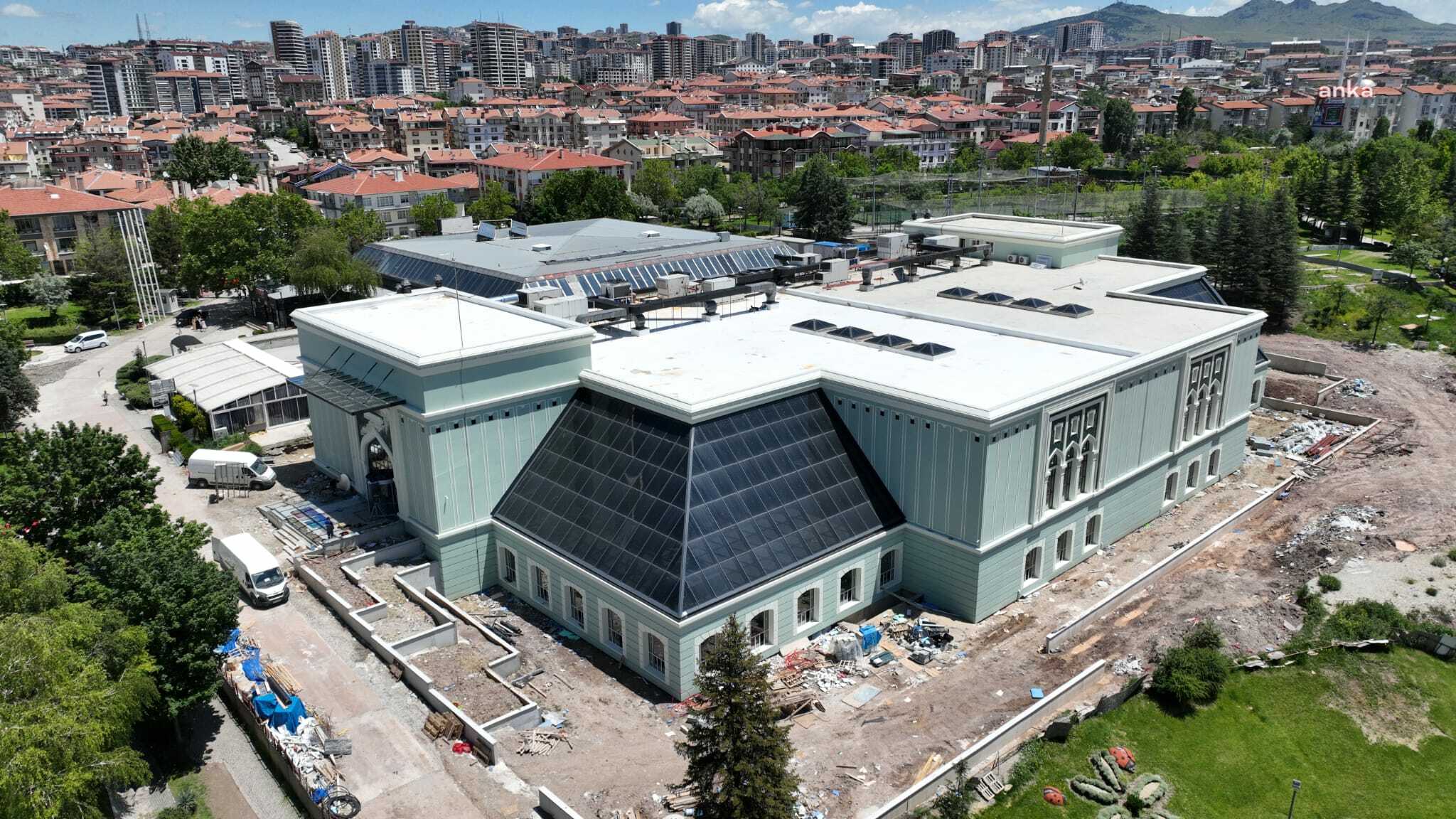 ABB, YIKIK DURUMDA DEVRALINAN ALTINPARK YÜZME HAVUZU’NUN YENİDEN İNŞASINI SÜRDÜRÜYOR