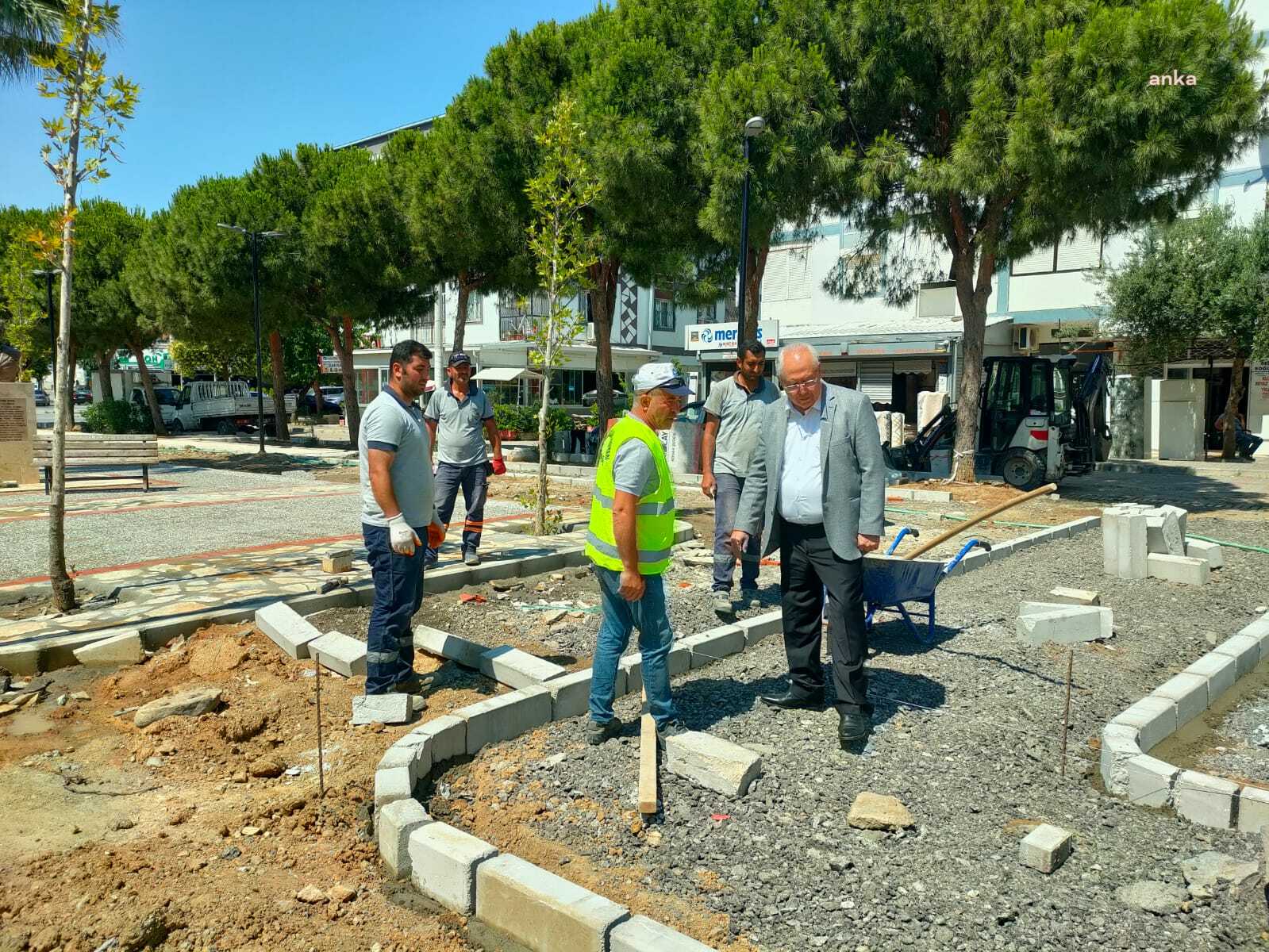 KARABAĞLAR BELEDİYE BAŞKANI SELVİTOPU, ABİDİN DİNO PARKI'NDAKİ ÇALIŞMALARI YERİNDE İNCELEDİ