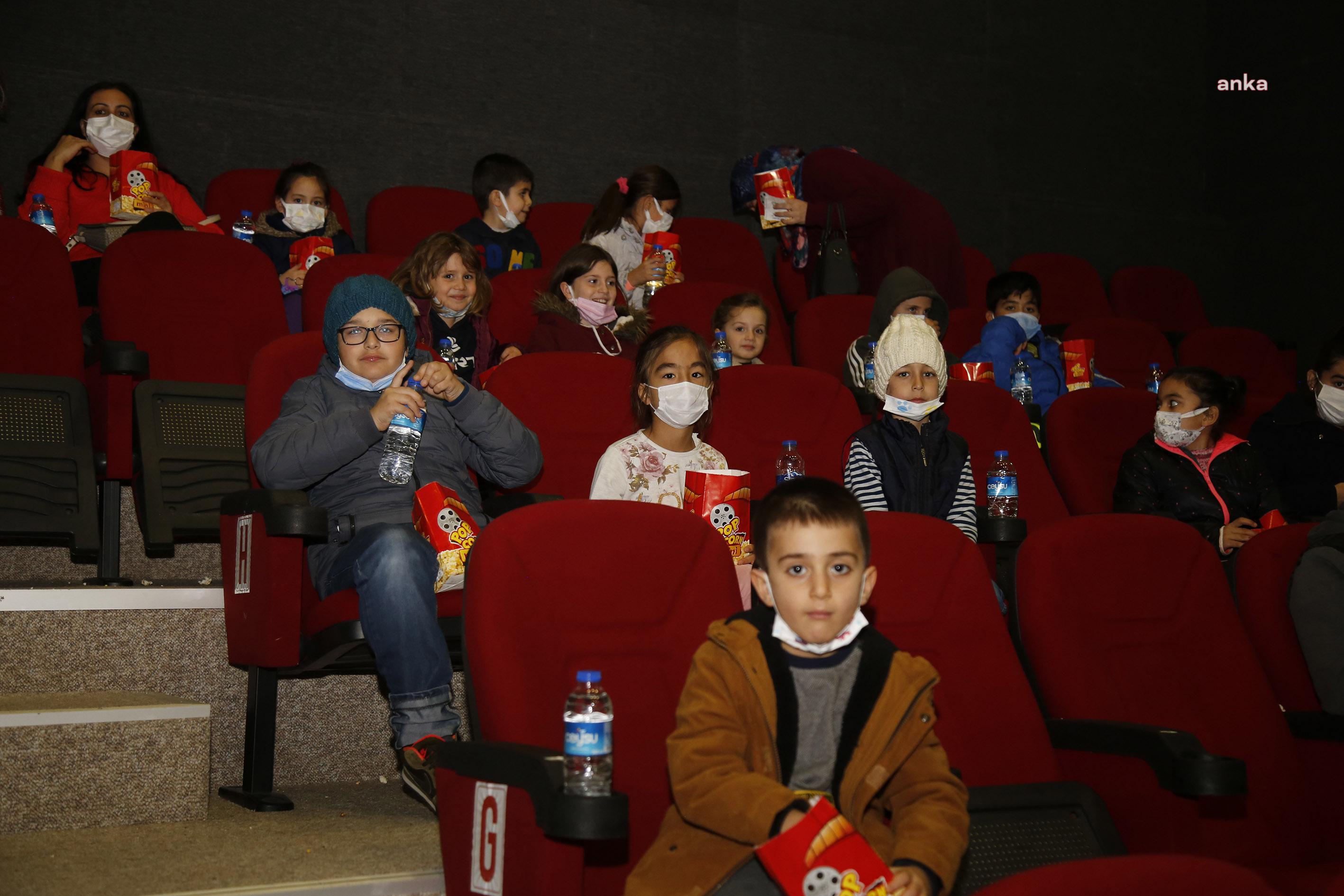 DÖŞEMEALTI BELEDİYESİ’NDEN ÖĞRENCİLERE KARNE HEDİYESİ