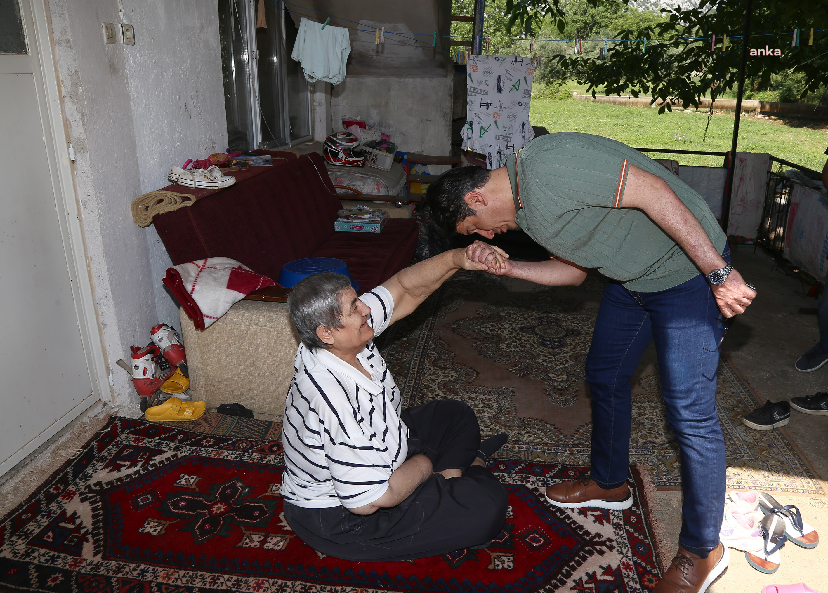 DÖŞEMEALTI BELEDİYE BAŞKANI GENÇ’TEN ANLAMLI HEDİYE