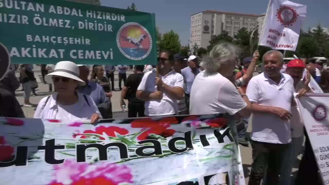 ALEVİ KÜLTÜR DERNEĞİ ÇORUM ŞUBESİ BAŞKANI AKSOY: "ÇORUM KATLİAMI'NDA GİZEM ORTADAN KALDIRILIP SUÇLULAR CEZALANDIRILMALI"