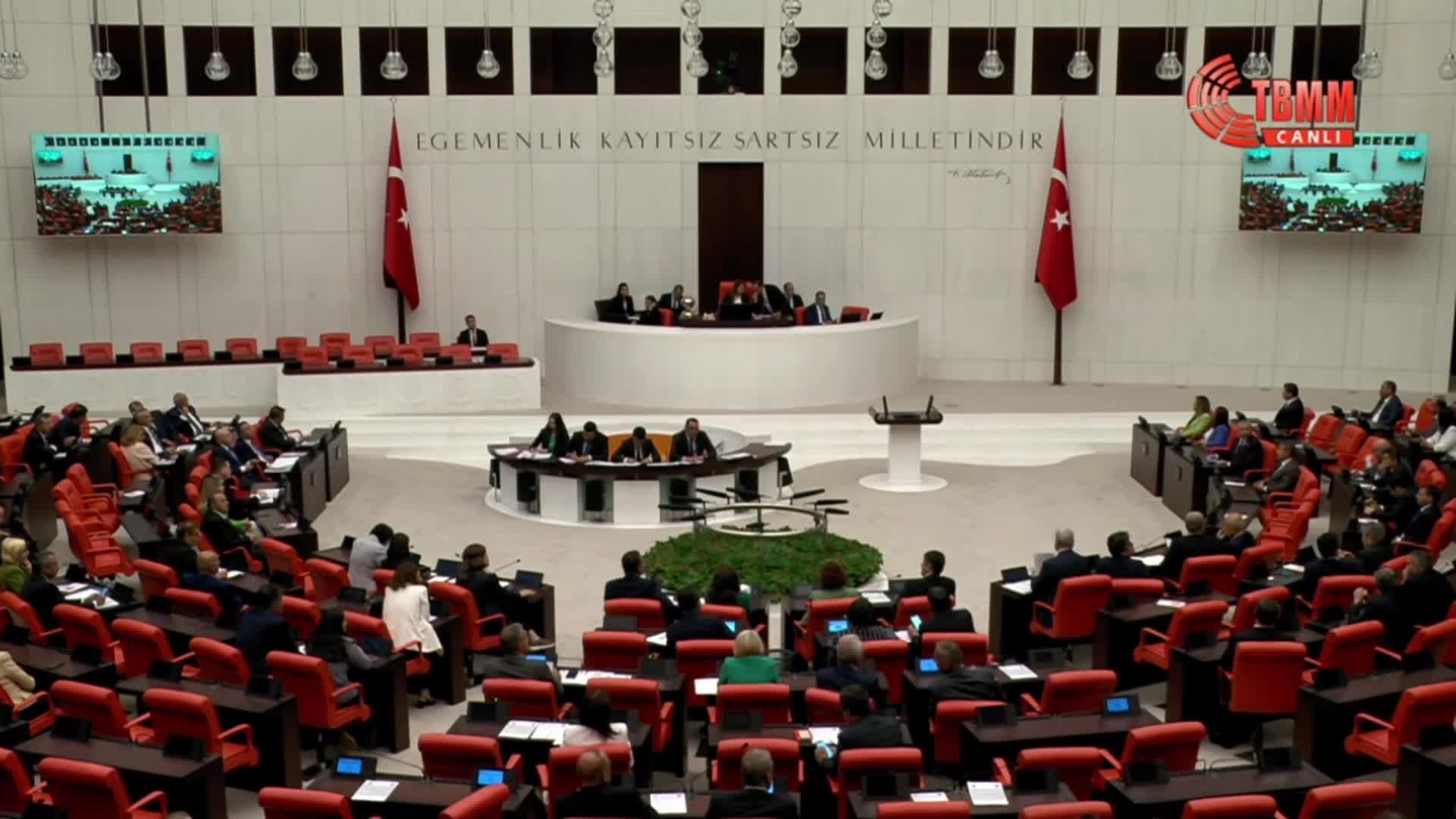 CHP’Lİ BAŞARIR’DAN AKP’Lİ ÇELEBİ’YE: “SEN, RÜZGARGÜLÜ GİBİ DÖNÜYORSUN. SENİ SAVUNAN BİR GAZETECİYE İFTİRA ATMAKTAN UTANMADIN MI”
