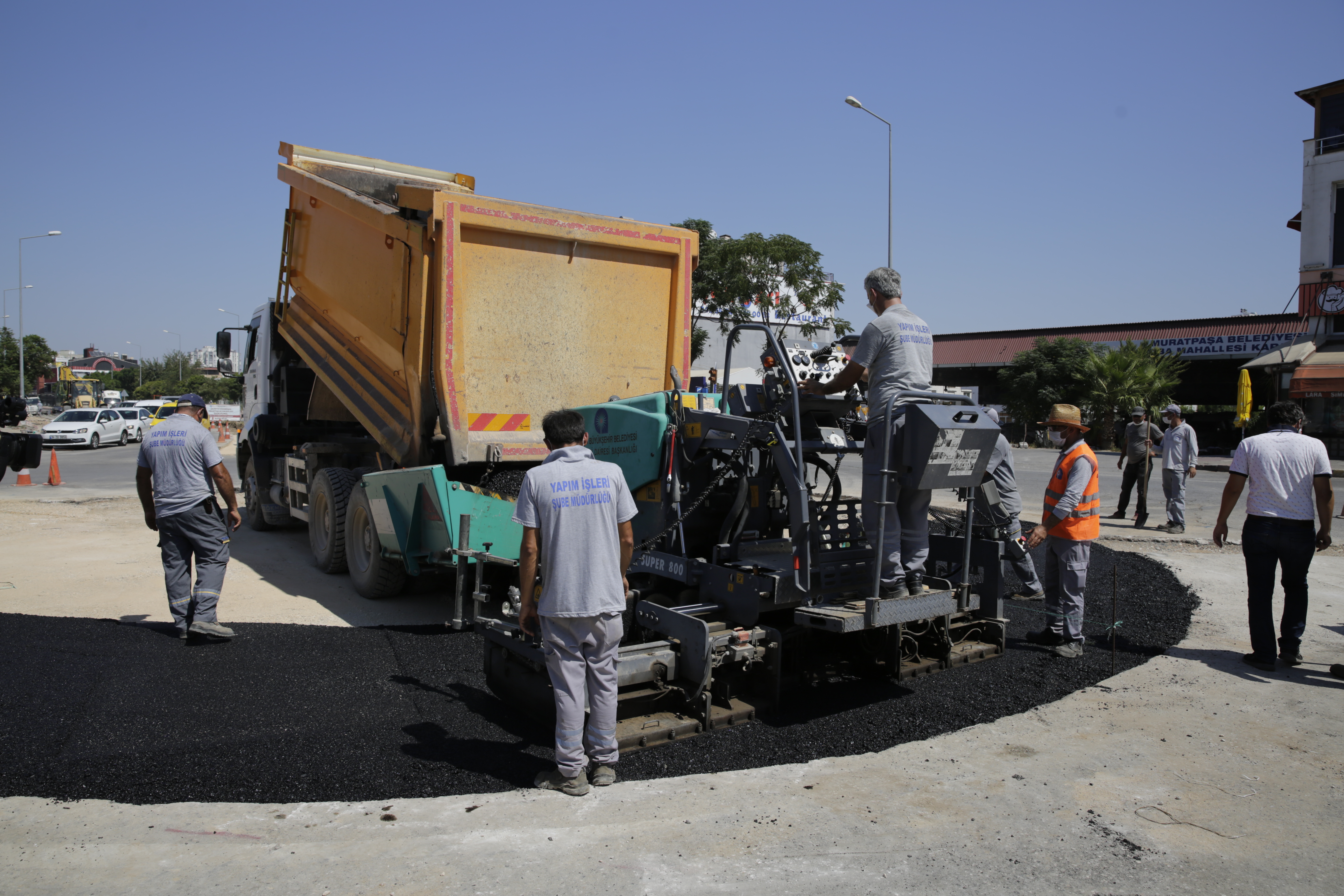 ANTALYA BÜYÜKŞEHİR BELEDİYESİ, KAVŞAKLARI GENİŞLETİYOR