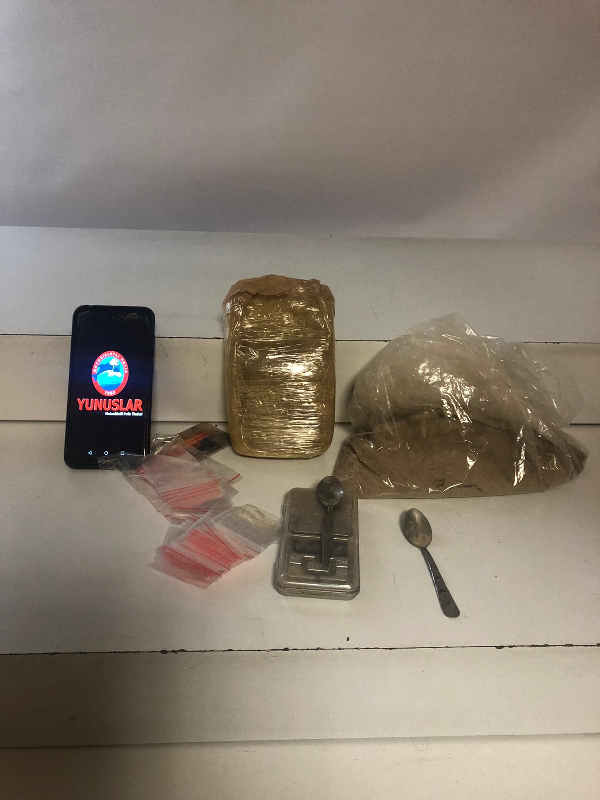 İSTANBUL'DA SOKAK SATICILARINA YÖNELİK UYUŞTURUCU OPERASYONU: 6 KİŞİ YAKALANDI