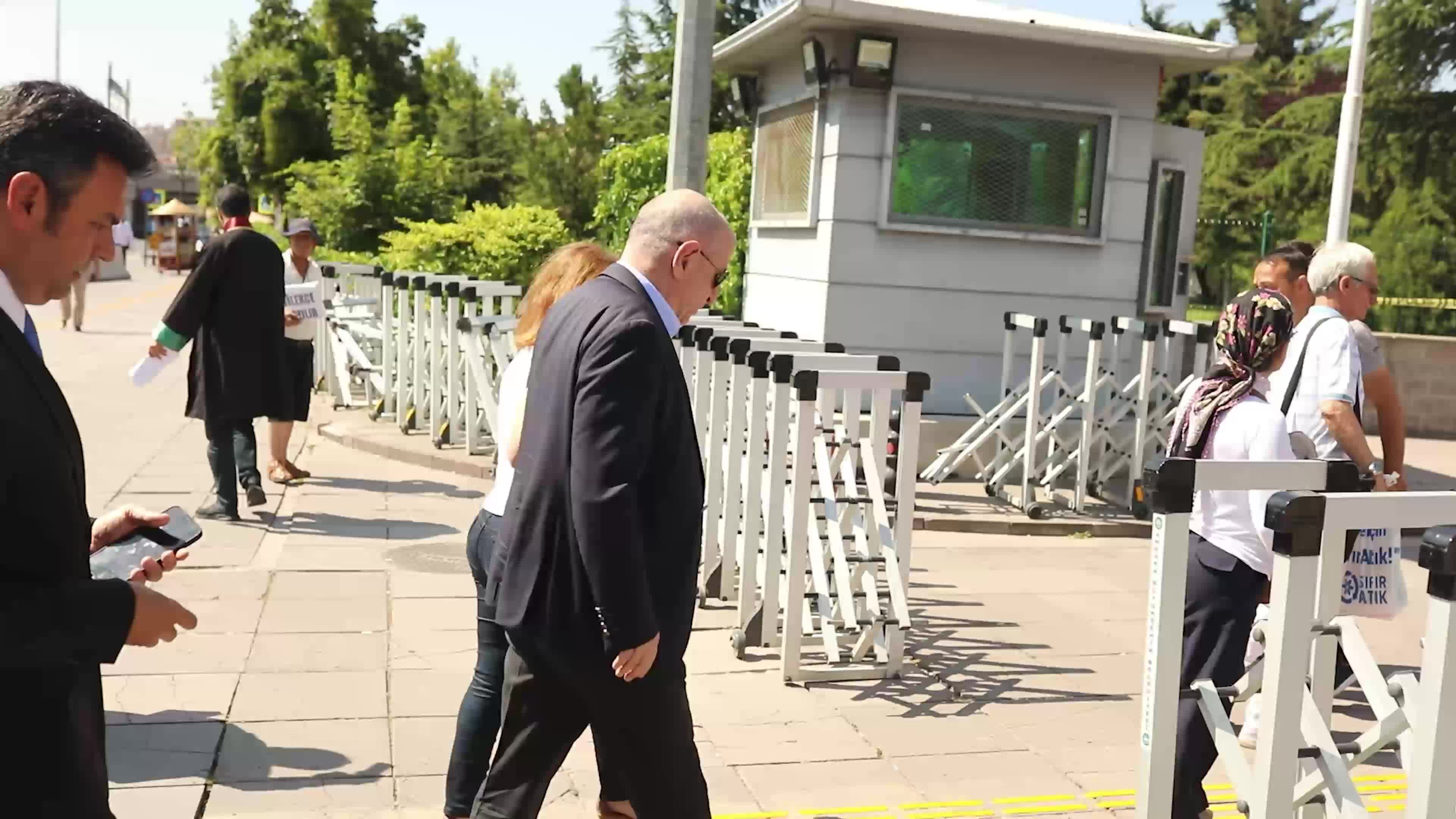 ÖLDÜRÜLEN MÜZİSYEN ONUR ŞENER DAVASINI TAKİP EDEN ÜMİT ÖZDAĞ: "TOPLUMSAL BİR CİNNET SÜRECİNDEN GEÇERKEN ONUN YANSIMASINI GÖRÜYORUZ"
