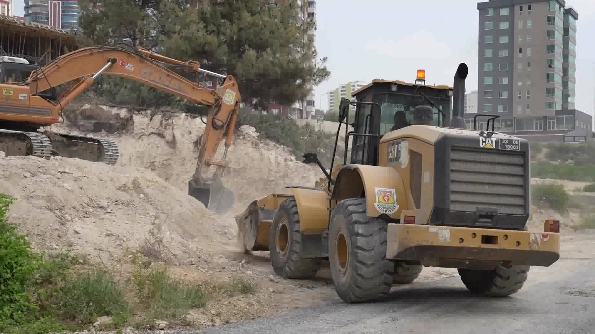 TARSUS BELEDİYESİ’NDEN 10 MAHALLEDE EŞ ZAMANLI ÇALIŞMA
