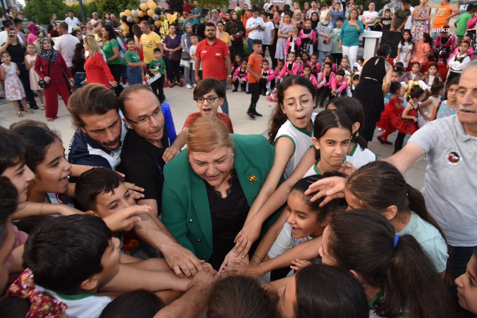 CEYHANLI ÇOCUKLAR, KENT MEYDANI’NDA BULUŞTU
