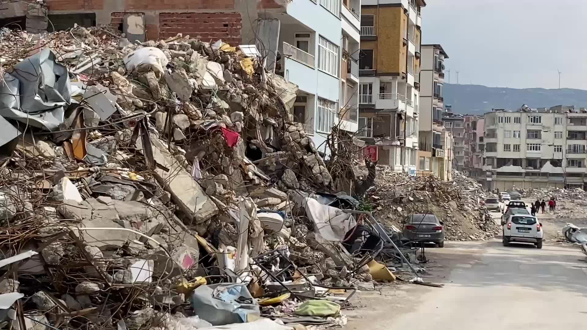 6 ŞUBAT DEPREMİNİN ÜZERİNDEN 5 AY GEÇTİ... HATAY'DA HEMŞİRELİK YAPAN LEYLA KALIN: "HALA BİR KAMU KURUMUNDA DOĞUM YAPILAMIYOR, ÖZEL HASTANEDE FAHİŞ FİYATLARA YAPILABİLİYOR. EMZİRME SÜRECİNDE ANNENİN BEBEĞİ REDDETMESİYLE KARŞILAŞIYORUZ”