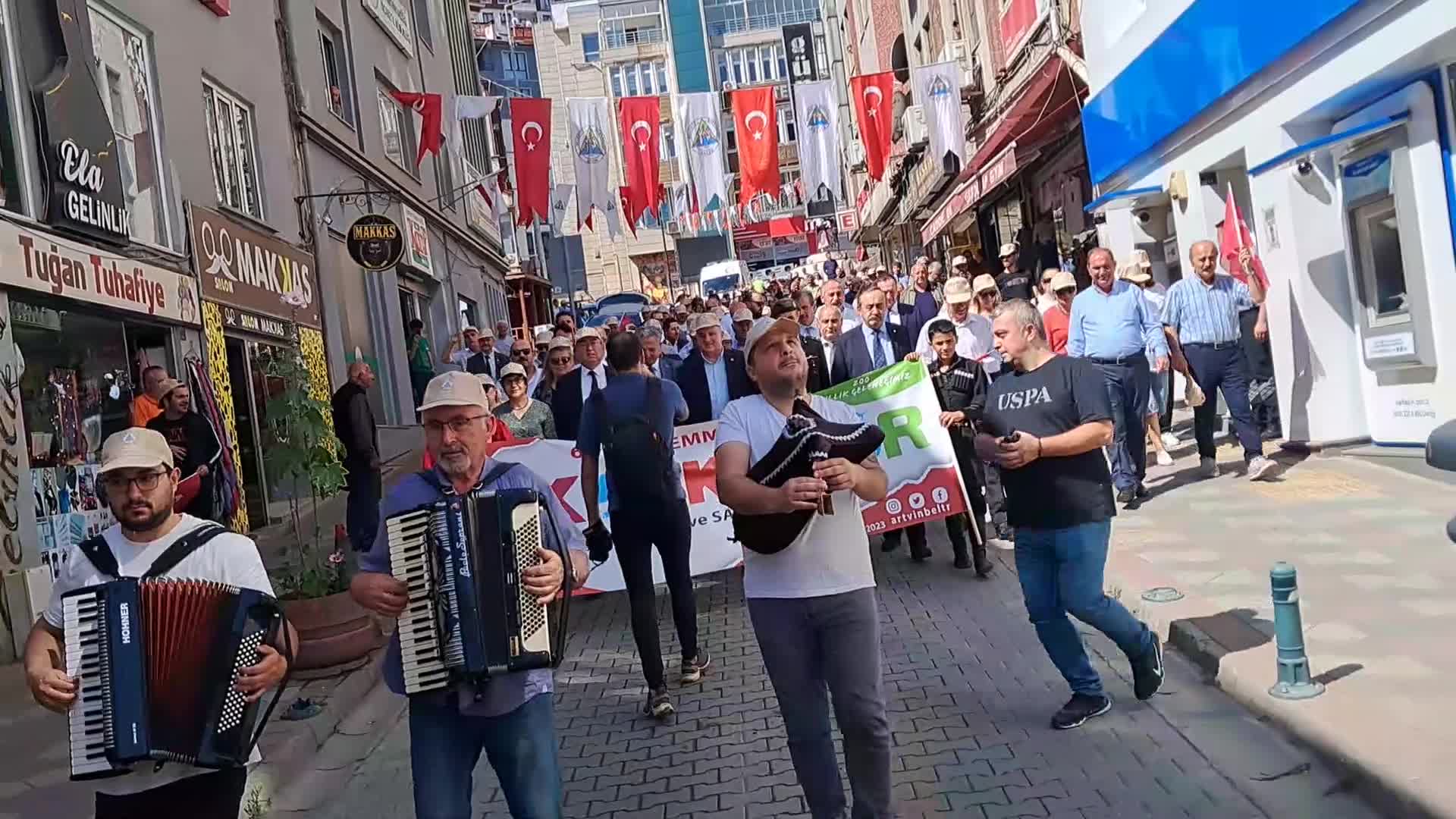 ARTVİN BELEDİYE BAŞKANI ELÇİN: "YAĞLI GÜREŞLERİN OLİMPİYATI KIRKPINAR İSE BOĞA GÜREŞLERİNİN OLİMPİYATI DA KAFKASÖR BOĞA GÜREŞLERİDİR"