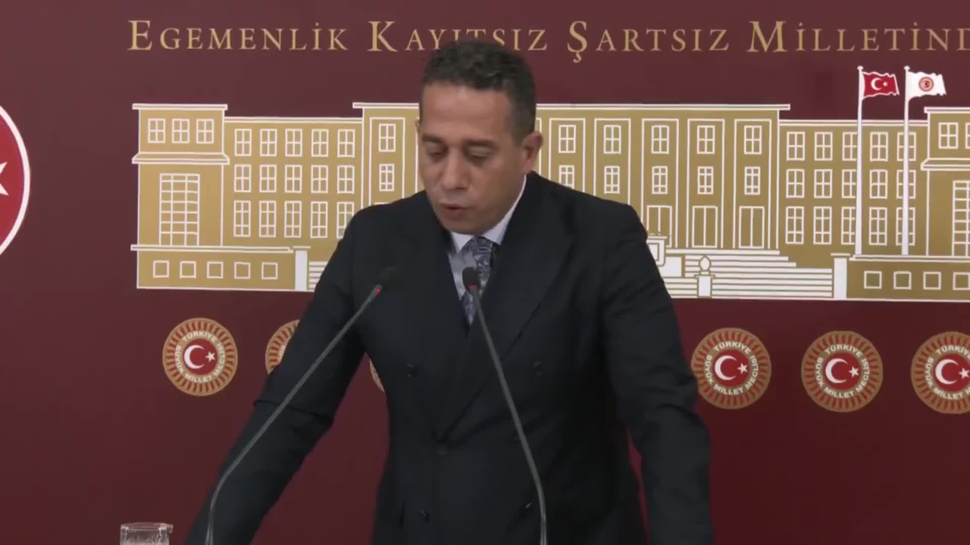 CHP'Lİ BAŞARIR'DAN İLLEGAL SİTELERDEN KİŞİSEL BİLGİLERE ULAŞILMASINA TEPKİ: "ASKERLERİMİZİN DE POLİSİMİZİN DE BİLGİLERİ VAR. NİYE YABANCI BİR İSTİHBARAT NİYE BUNA BİR TUŞLA ULAŞABİLSİN?"