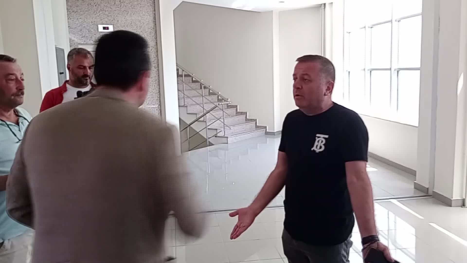 AKÇAKOCA BELEDİYE MECLİSİ’NDE, MHP’Lİ BELEDİYE BAŞKANI İLE AKP İLÇE BAŞKANI ARASINDA “BORÇLANMA YETKİSİ” TARTIŞMASI
