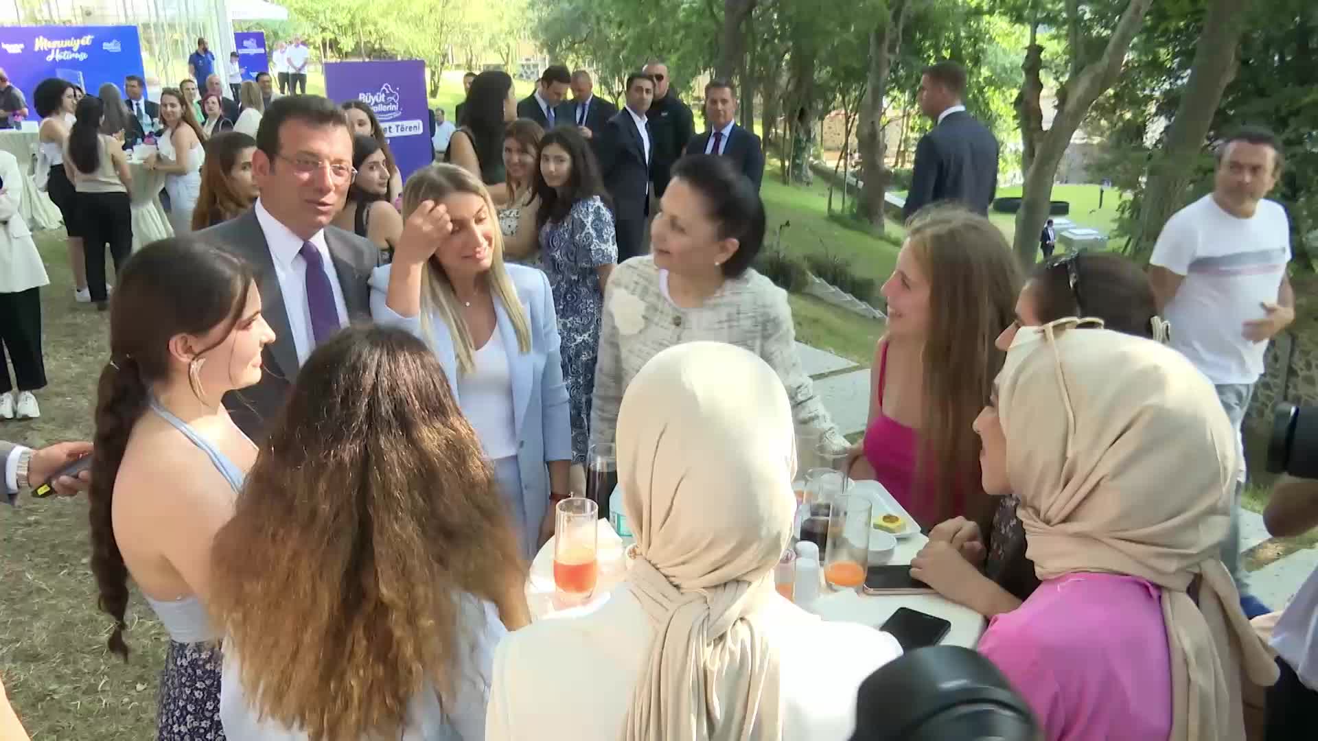 İMAMOĞLU, 'BÜYÜT HAYALLERİNİ' PROJESİ MEZUNİYET TÖRENİNDE KONUŞTU: İSTANBUL'UN ARTAN SAYIDA KADIN YÖNETİCİLERİ, KADIN BELEDİYE BAŞKANLARI, KADIN MECLİS ÜYELERİ SİZLERİN ARASINDAN ÇIKACAK