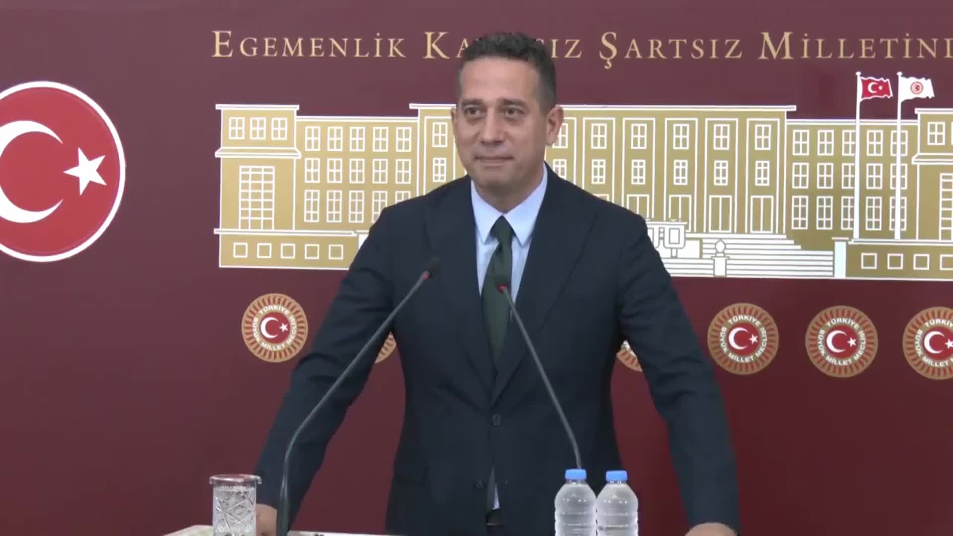 ALİ MAHİR BAŞARIR'DAN VERGİ VE HARÇ ZAMLARINA TEPKİ: "85 MİLYONUN CEBİNE GÖZÜNÜZÜ DİKMEYİN, UÇAKLARINIZI, O KORUMALARINIZI, YAZLIK SARAYINIZI VE DİĞER GİDERLERİNİZİ KISIN"