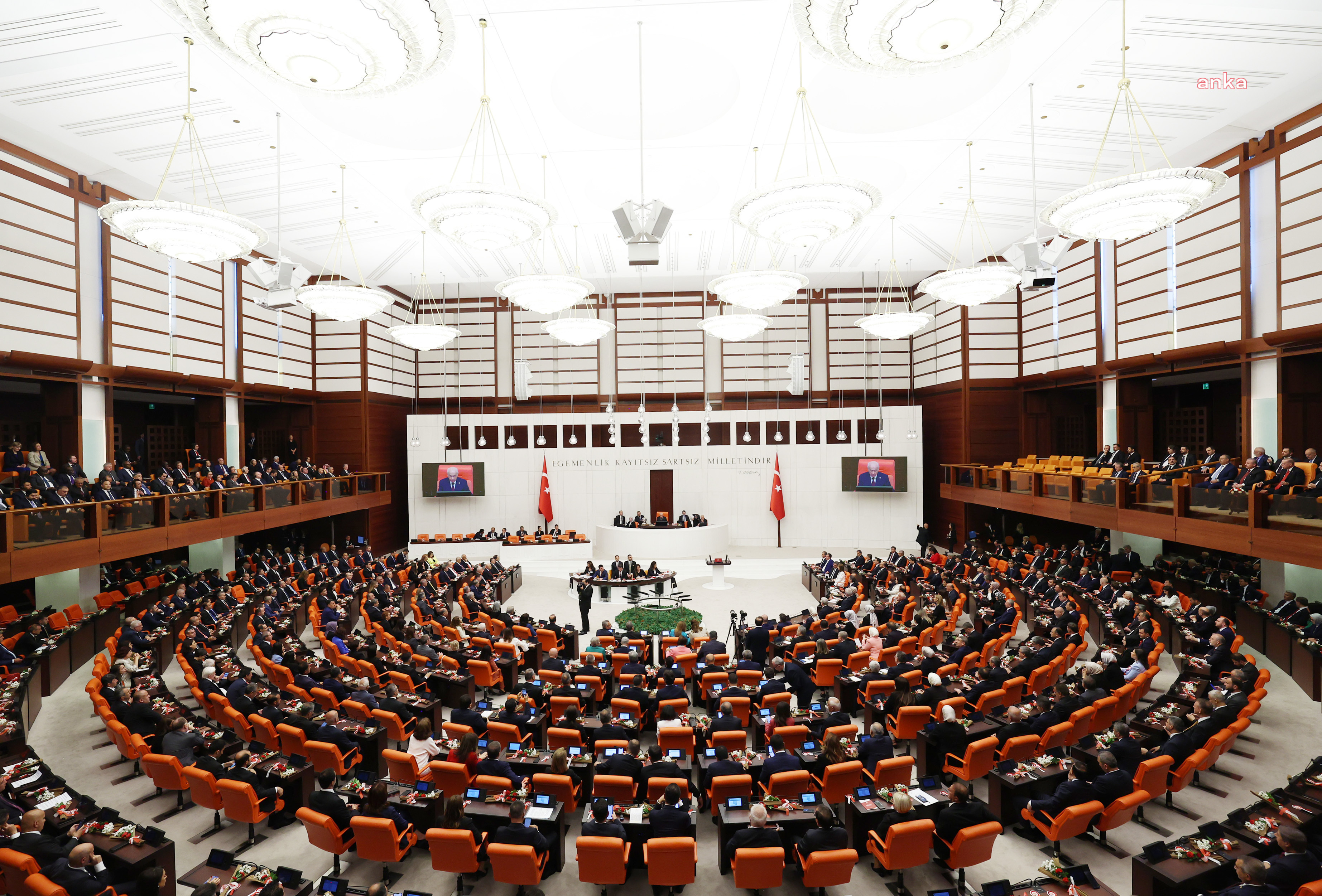AKP, 2003 YILINDA DA EK MOTORLU TAŞITLAR VERGİSİ DÜZENLEMESİ YAPMIŞ, ANAYASA MAHKEMESİ DÜZENLEMEYİ İPTAL ETMİŞTİ: “VERGİ YÜKÜ ARAÇ SAHİPLERİ ALEYHİNE AĞIRLAŞTIRILDIĞINDAN, ANAYASAYA AYKIRIDIR”